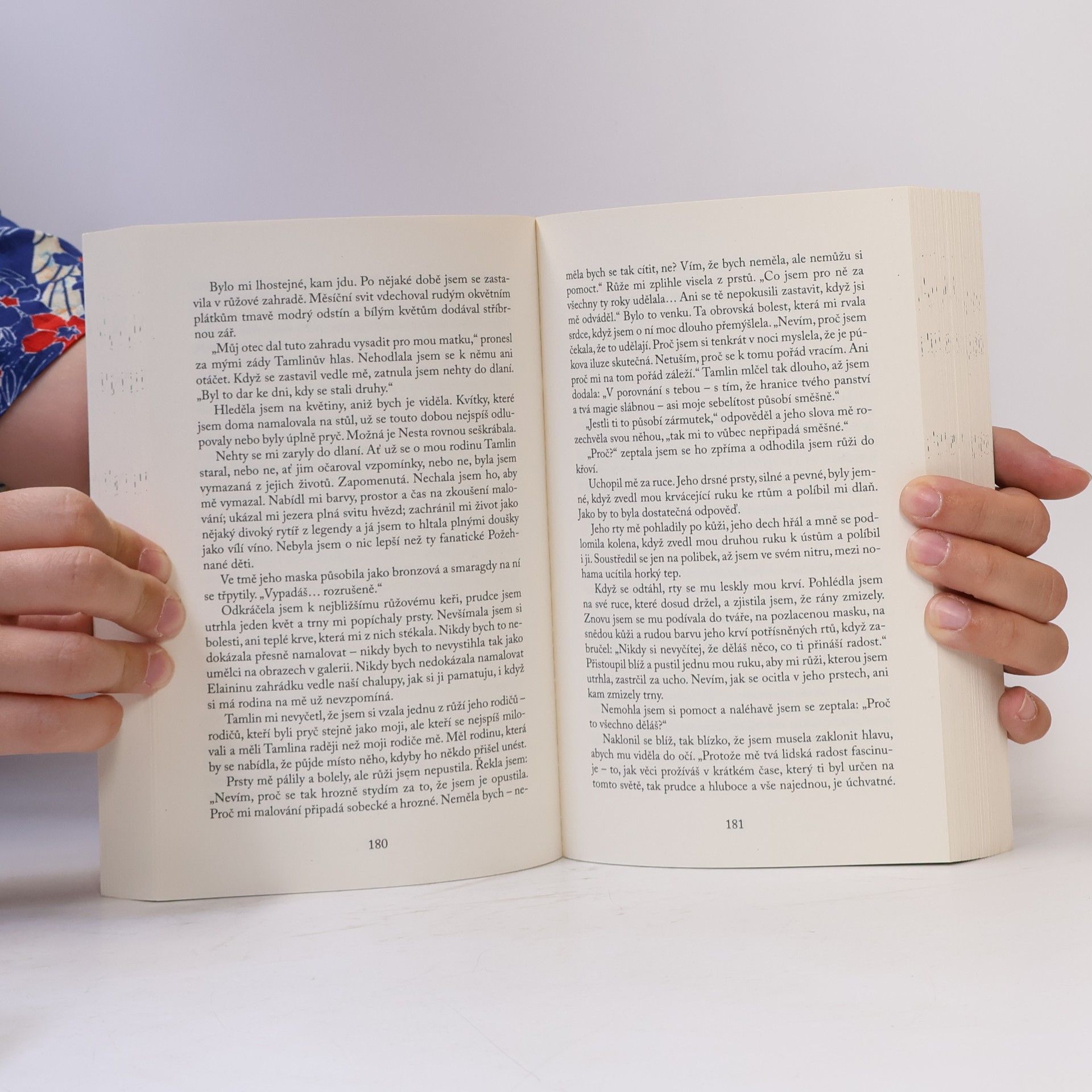 Sarah J. Maas Dvůr trnů a růží