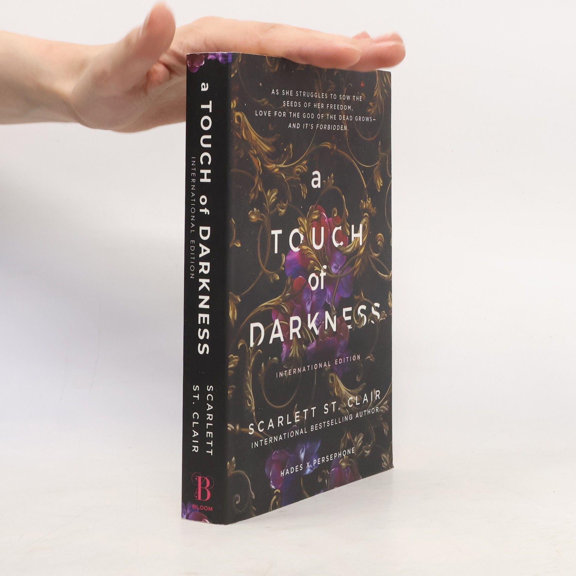 Scarlett St. Clair A Touch of Darkness