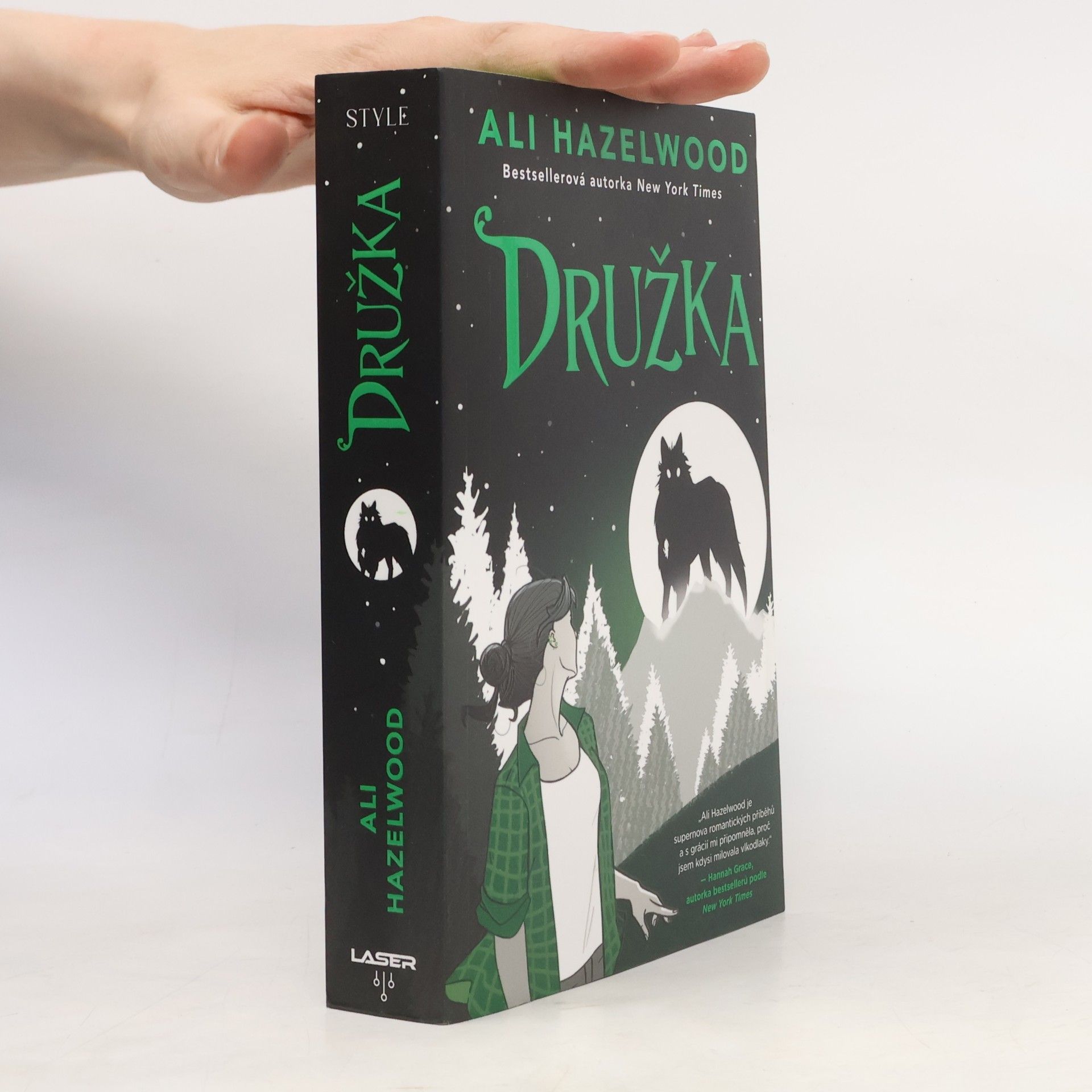 Ali Hazelwood Družka
