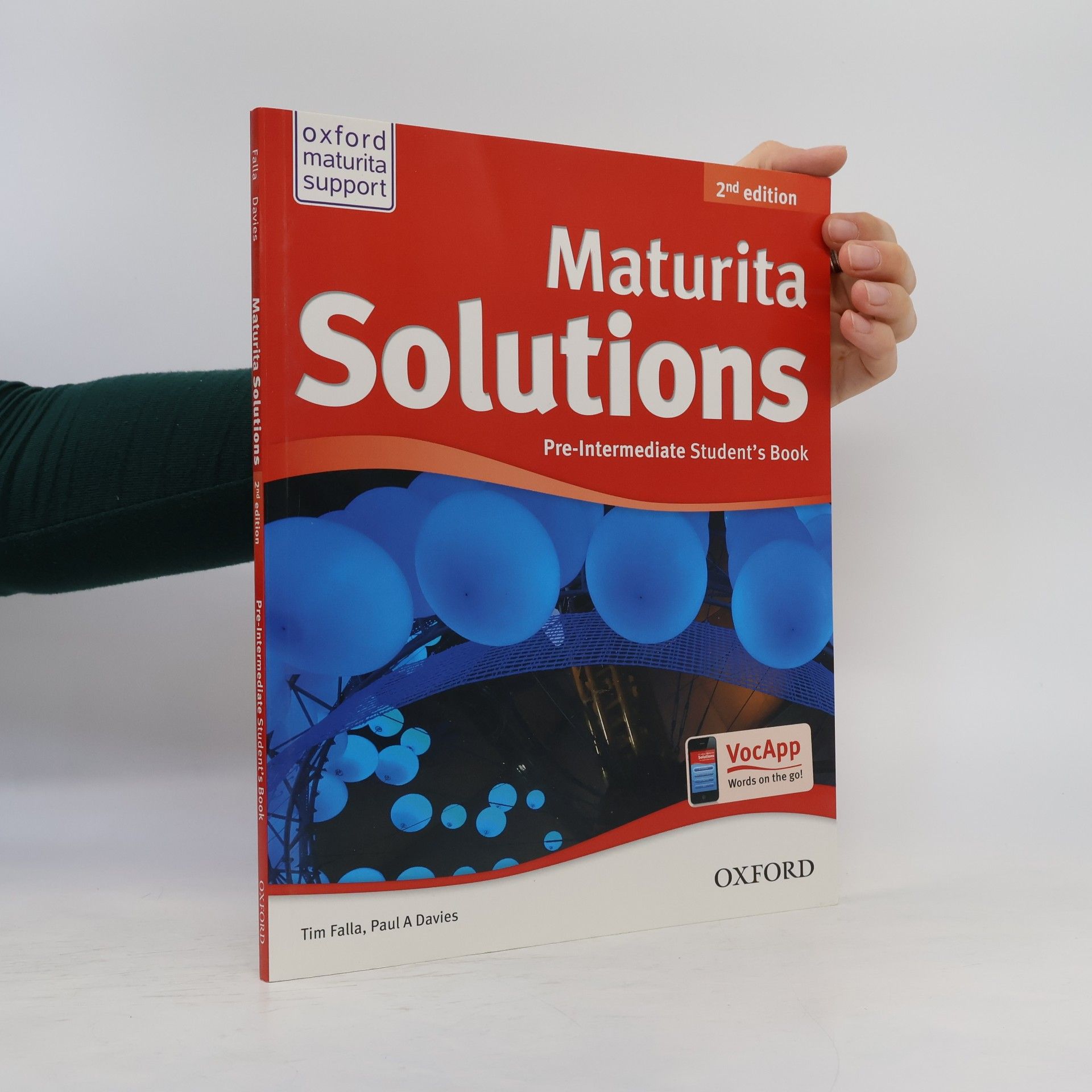 Maturita solutions. Pre-intermediate student's book
