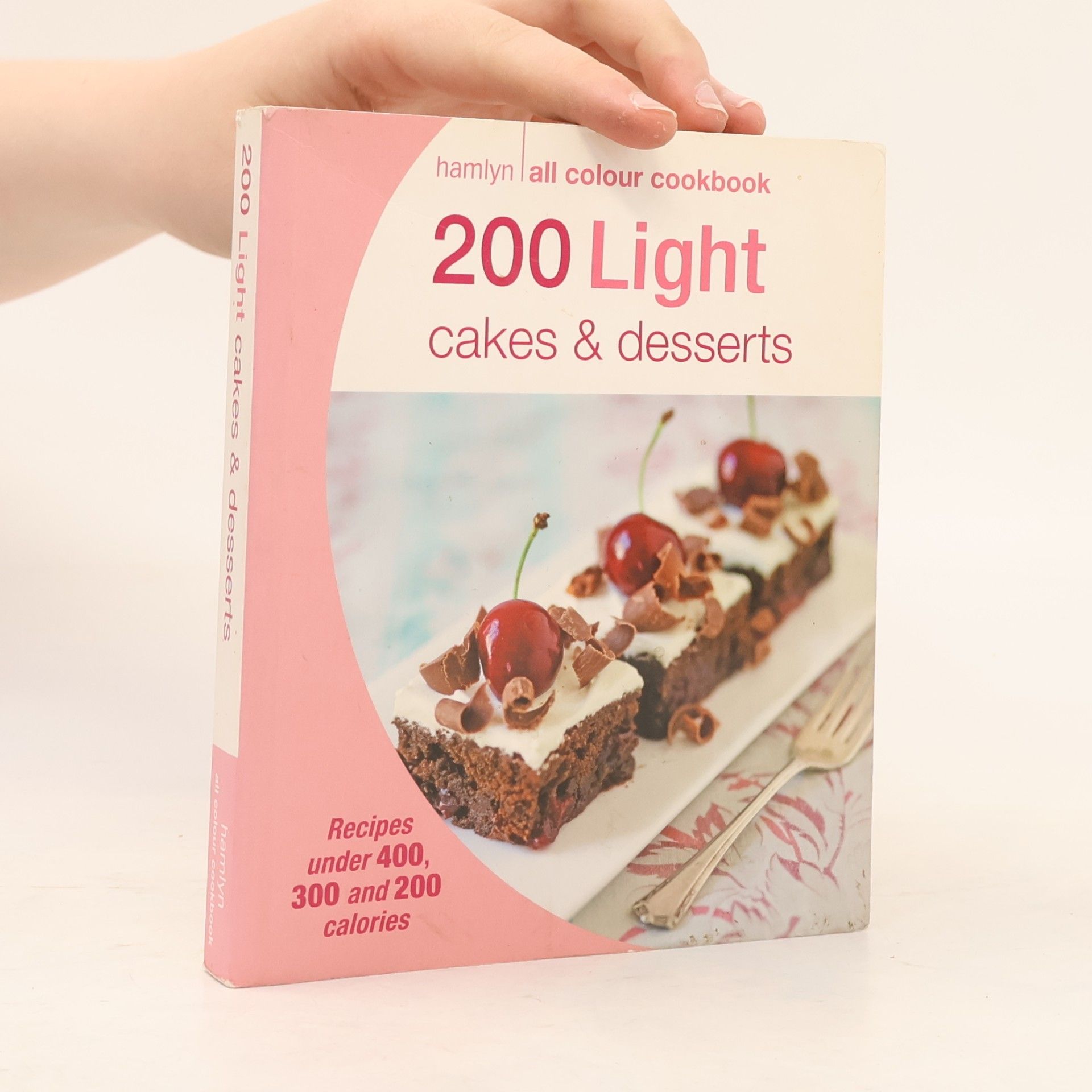 Kolektív autorov 200 Light Cakes and Desserts