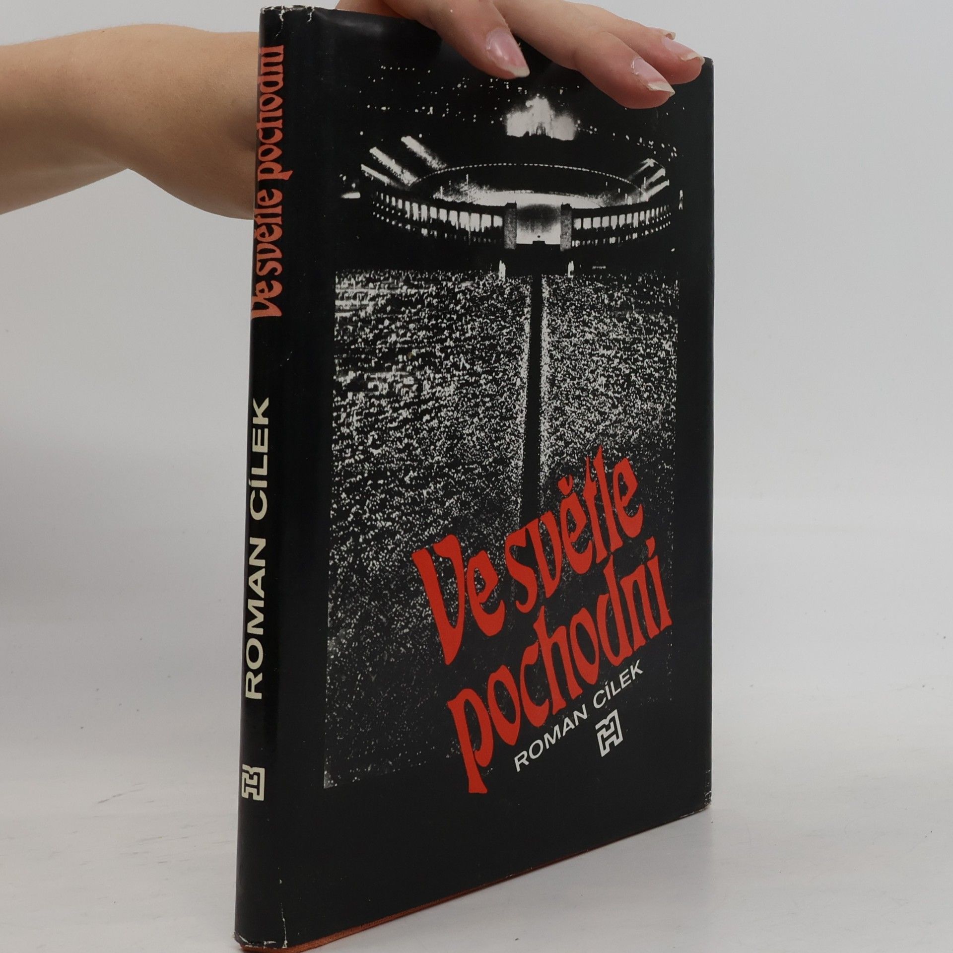 Roman Cílek Ve světle pochodní