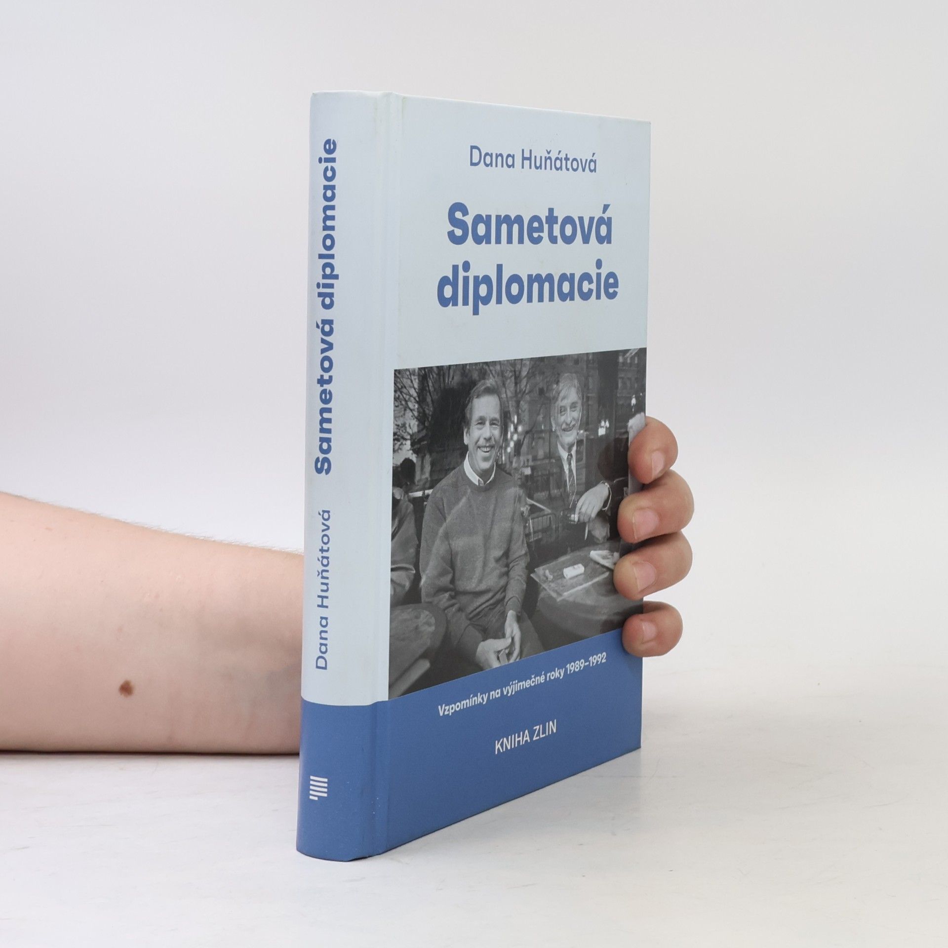 Dana Huňátová Sametová diplomacie