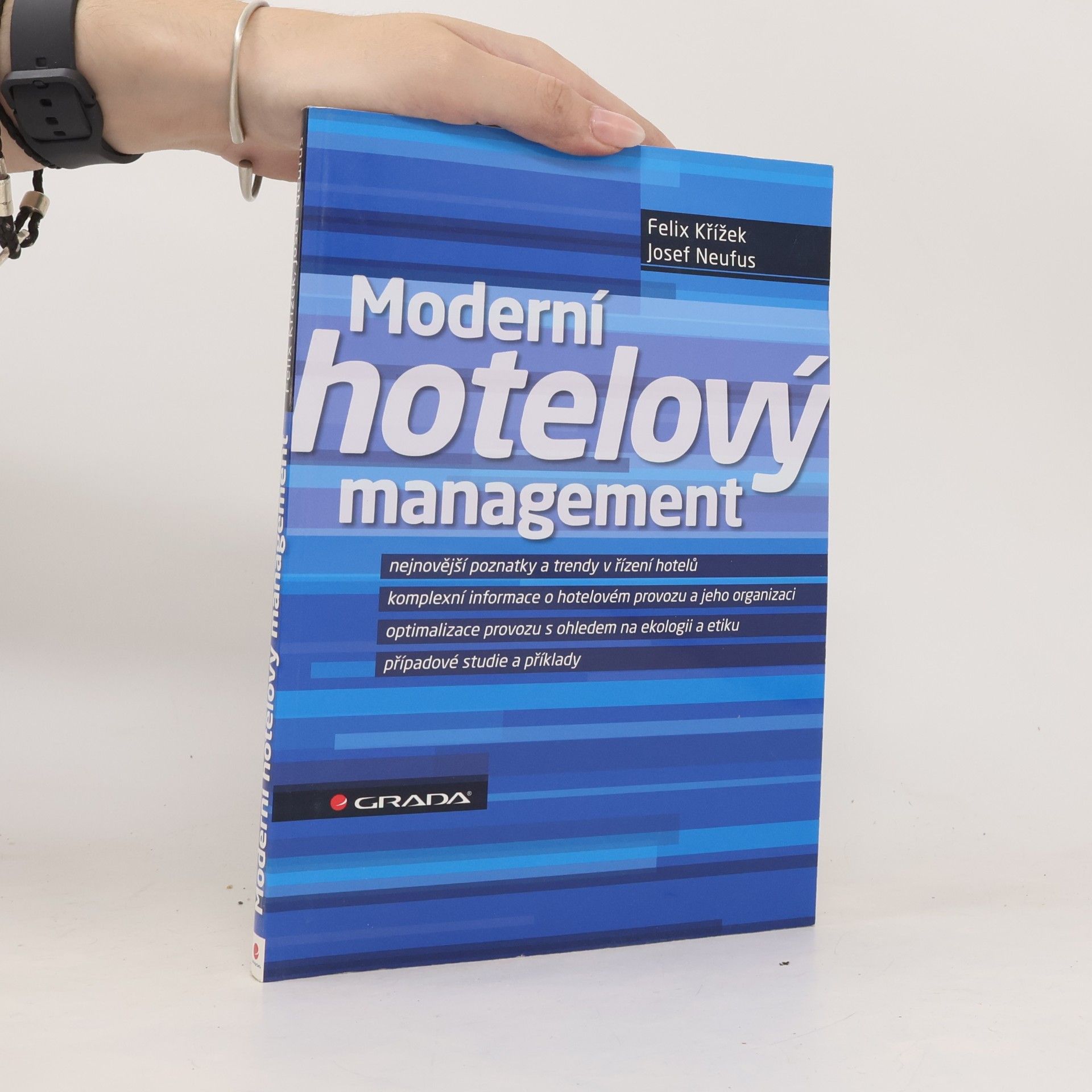 Josef Neufus Moderní hotelový management: Nejnovější poznatky a trendy v řízení hotelů : komplexní informace o hotelovém provozu a jeho organizaci: Optimalizace provozu s ohledem na ekologii a etiku: Případové studie a příklady