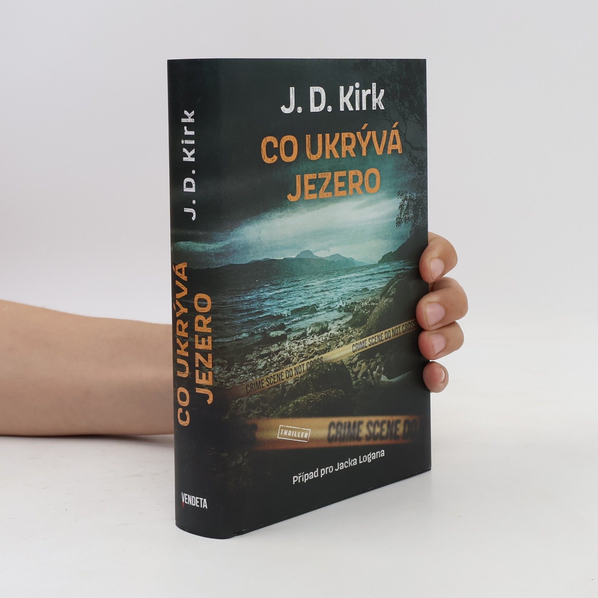 Barry Hutchison Co ukrývá jezero