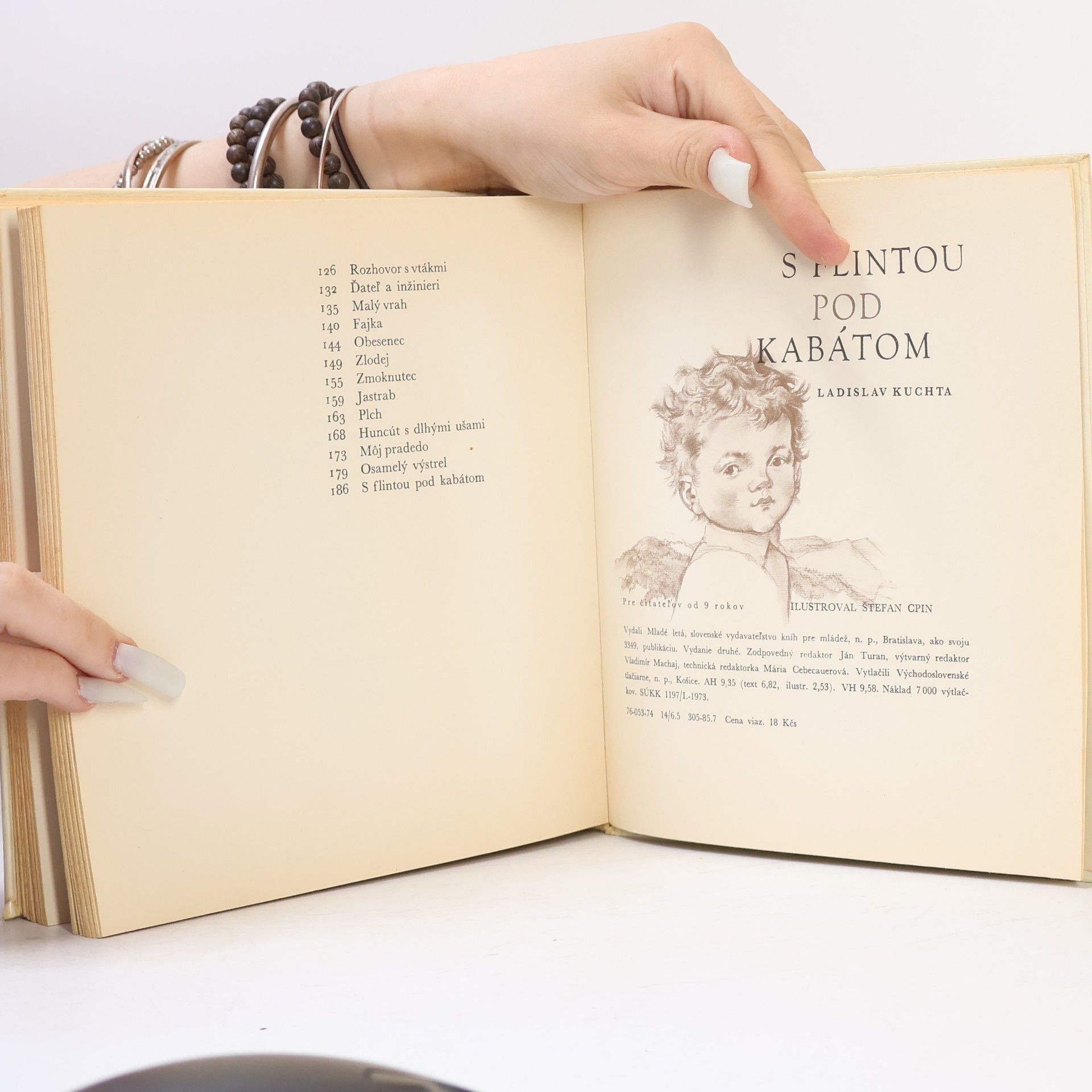 Ladislav Kuchta S flintou pod kabátom