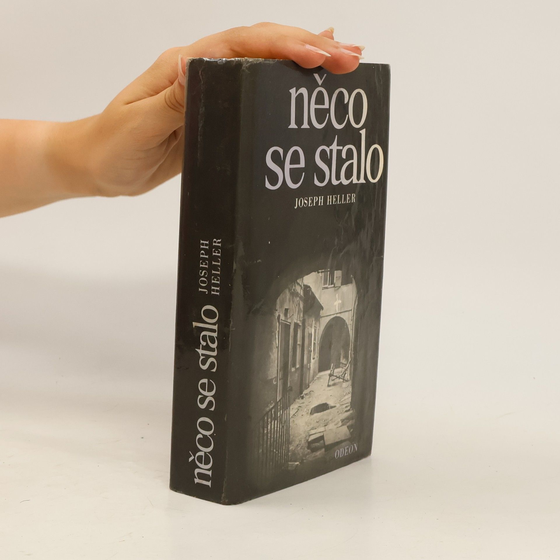 Joseph Heller Něco se stalo