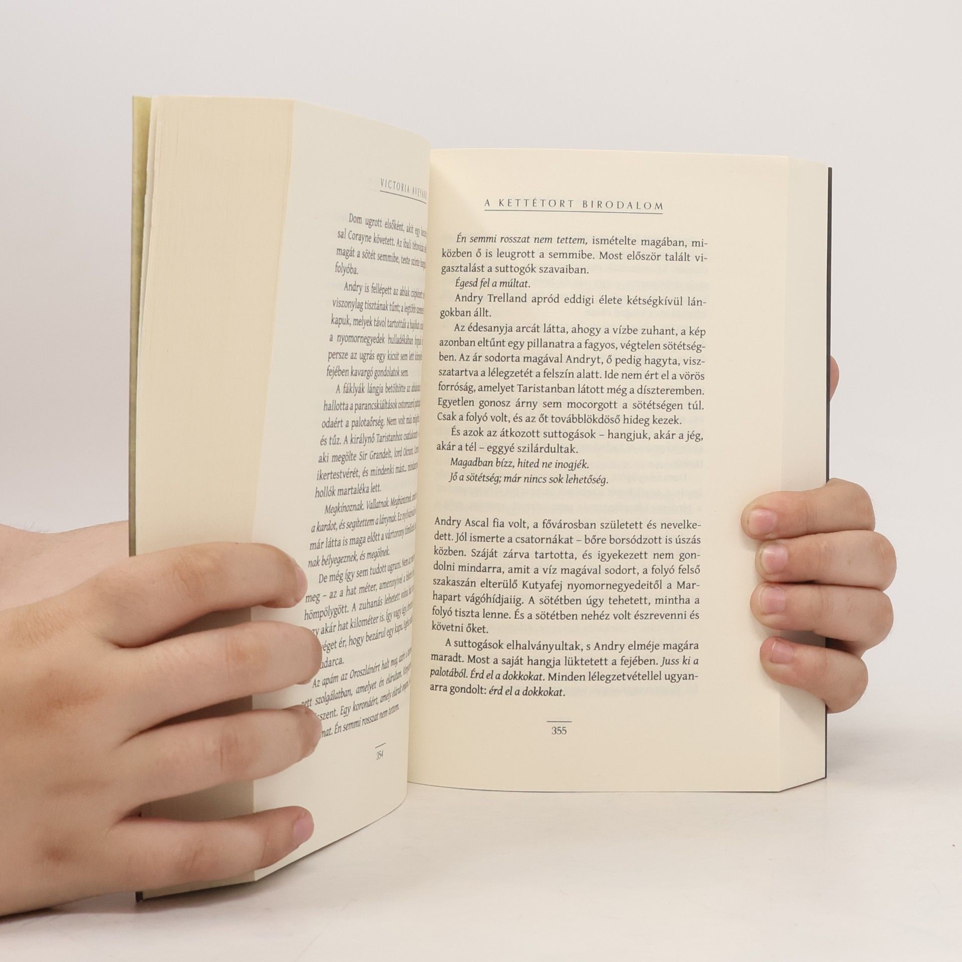 Victoria Aveyard A kettétört birodalom