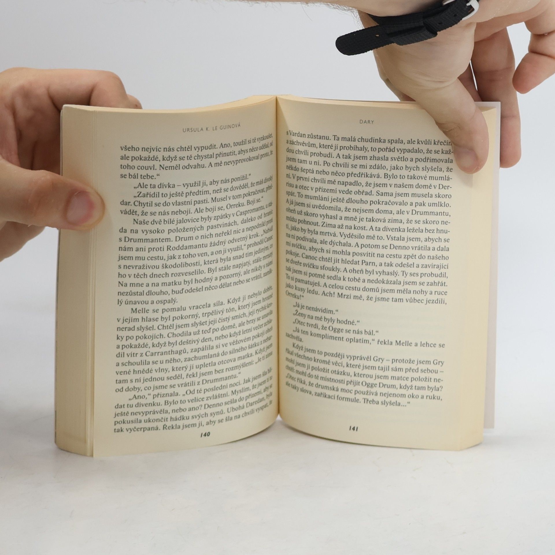 Ursula K. Le Guin Kroniky Západního pobřeží. Kniha první, Dary