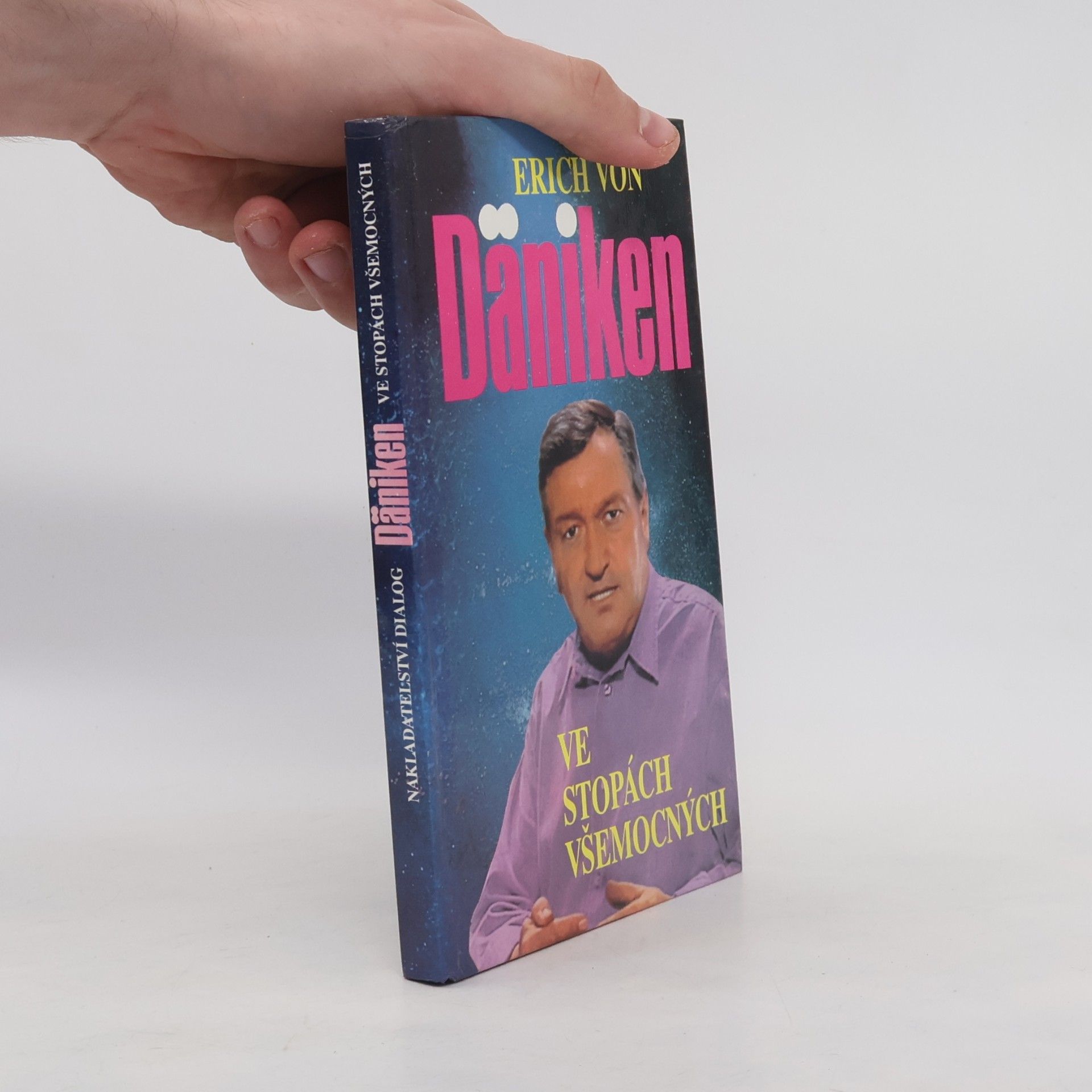 Erich von Däniken Ve stopách všemocných