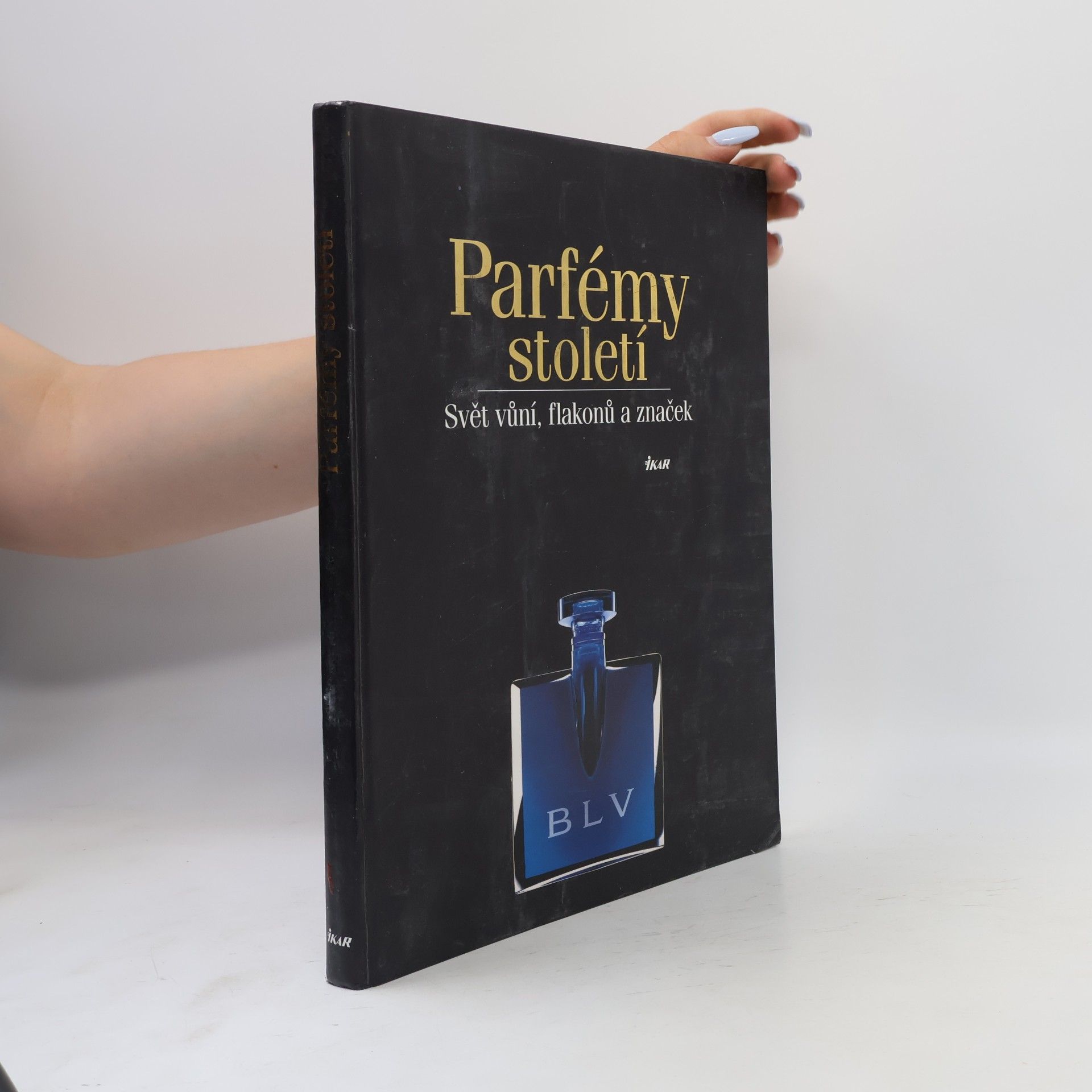 kolektiv Parfémy století : svět vůní, flakonů a značek