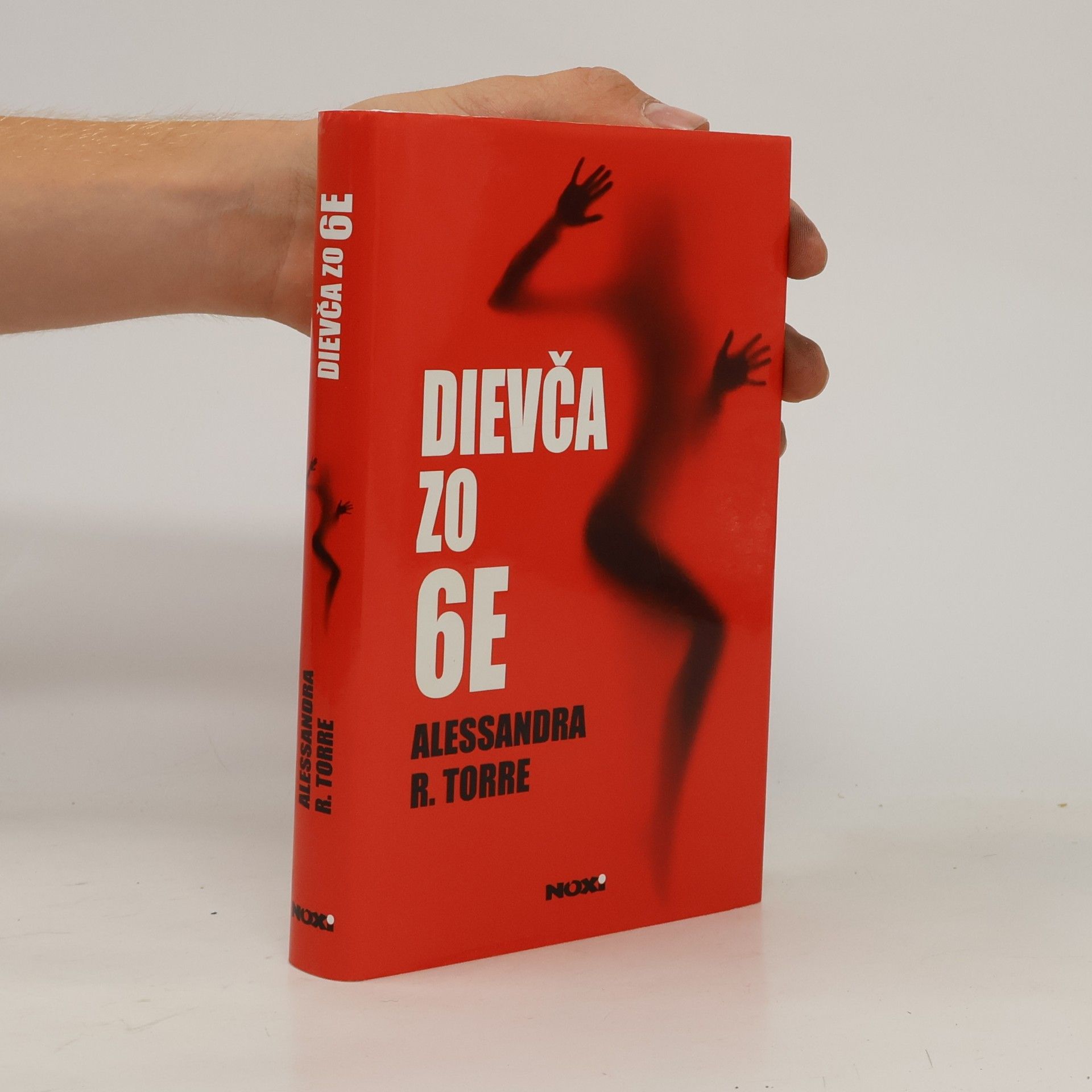Alessandra Torre Dievča zo 6E