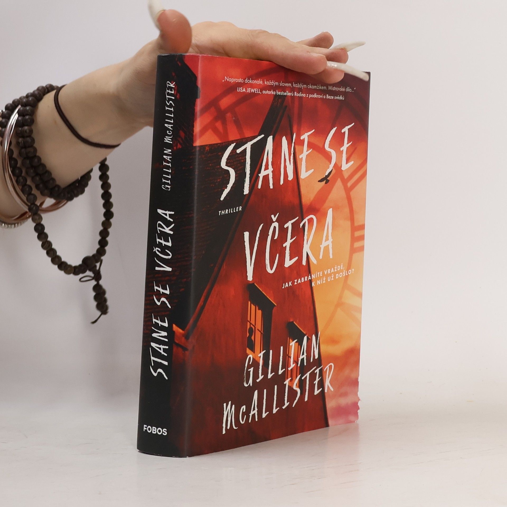 Gillian McAllister Stane se včera