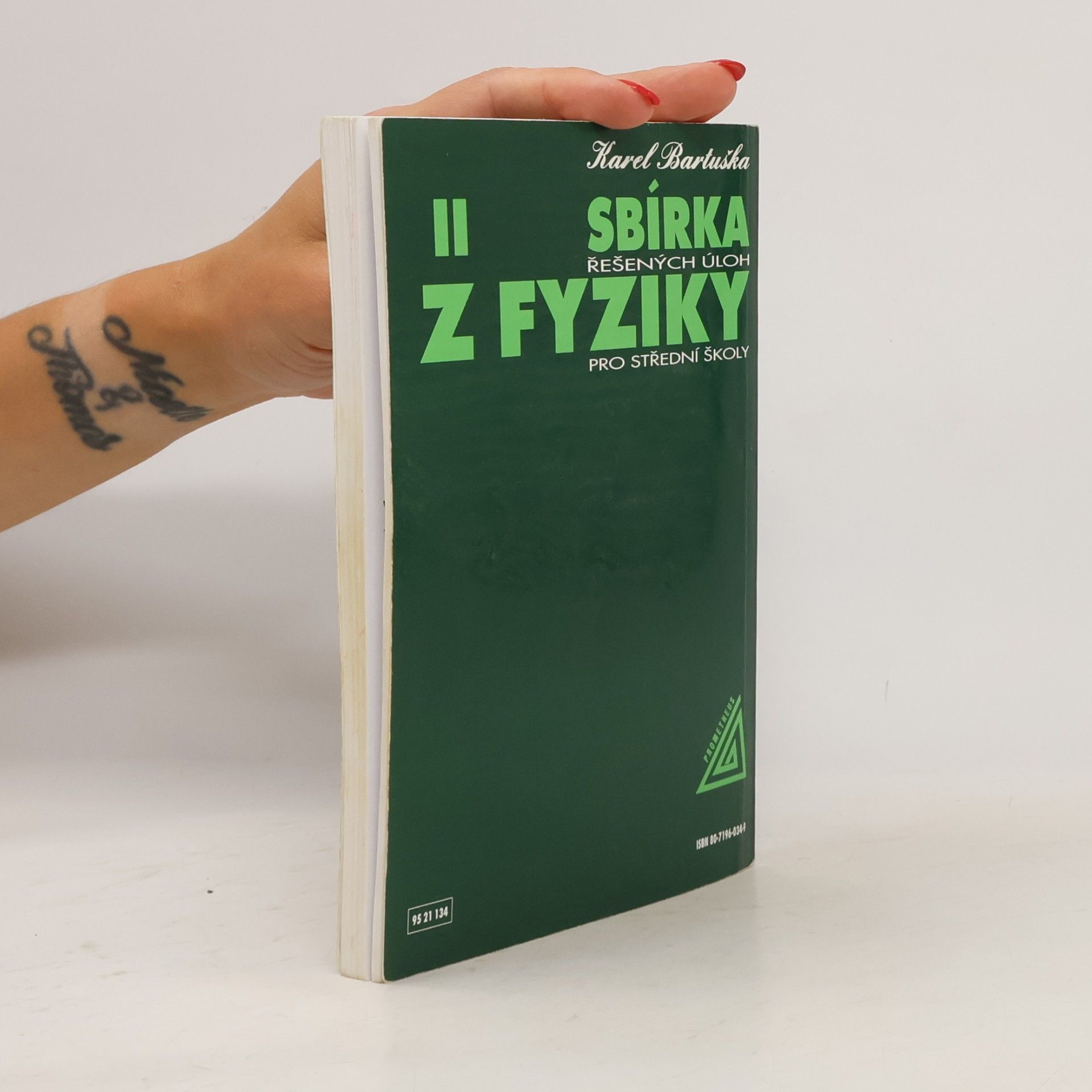 Karel Bartuška Sbírka řešených úloh z fyziky pro střední školy. II, Molekulová fyzika a termika Molekulová fyzika a termik