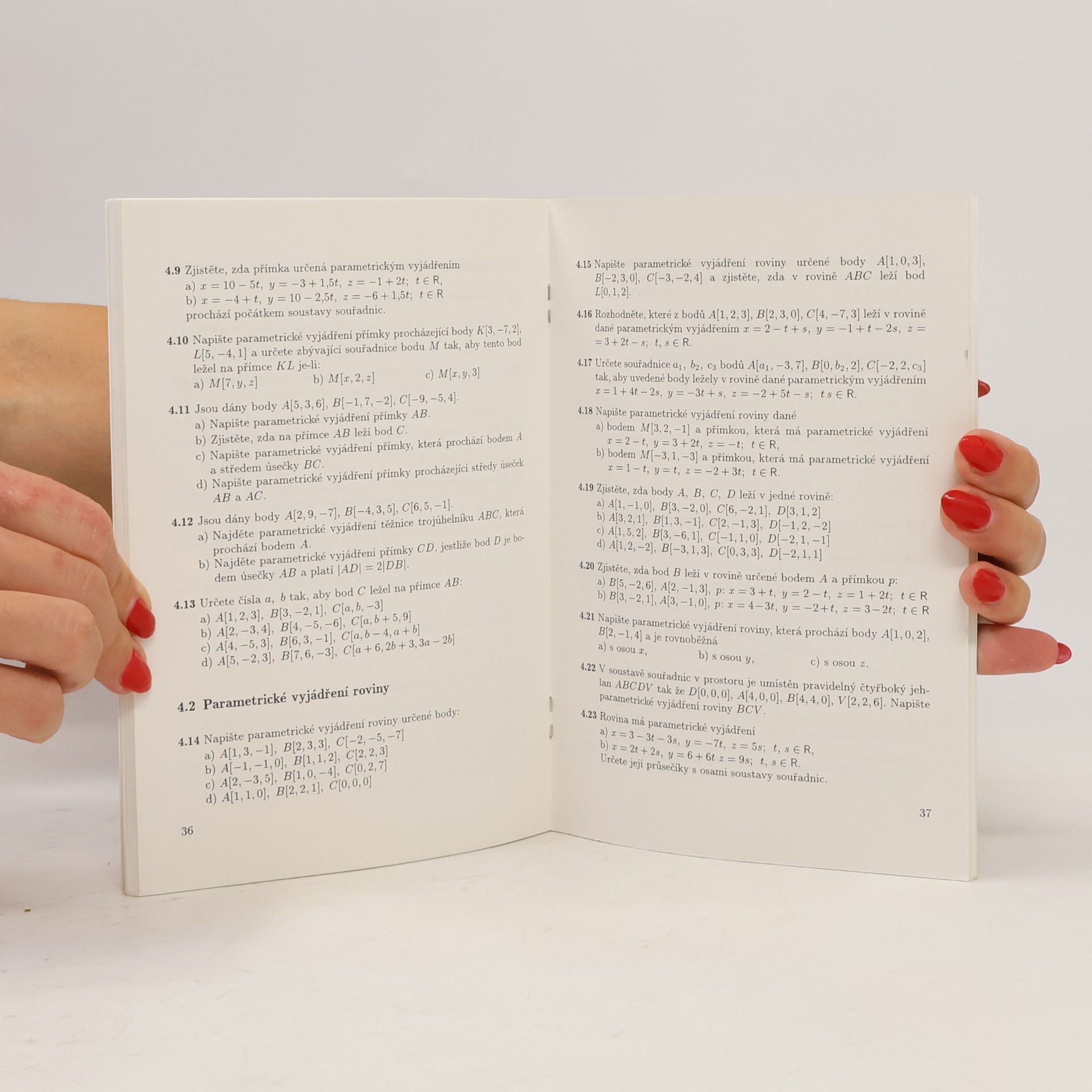 Ivan Bušek Sbírka úloh z matematiky pro gymnázia : analytická geometrie