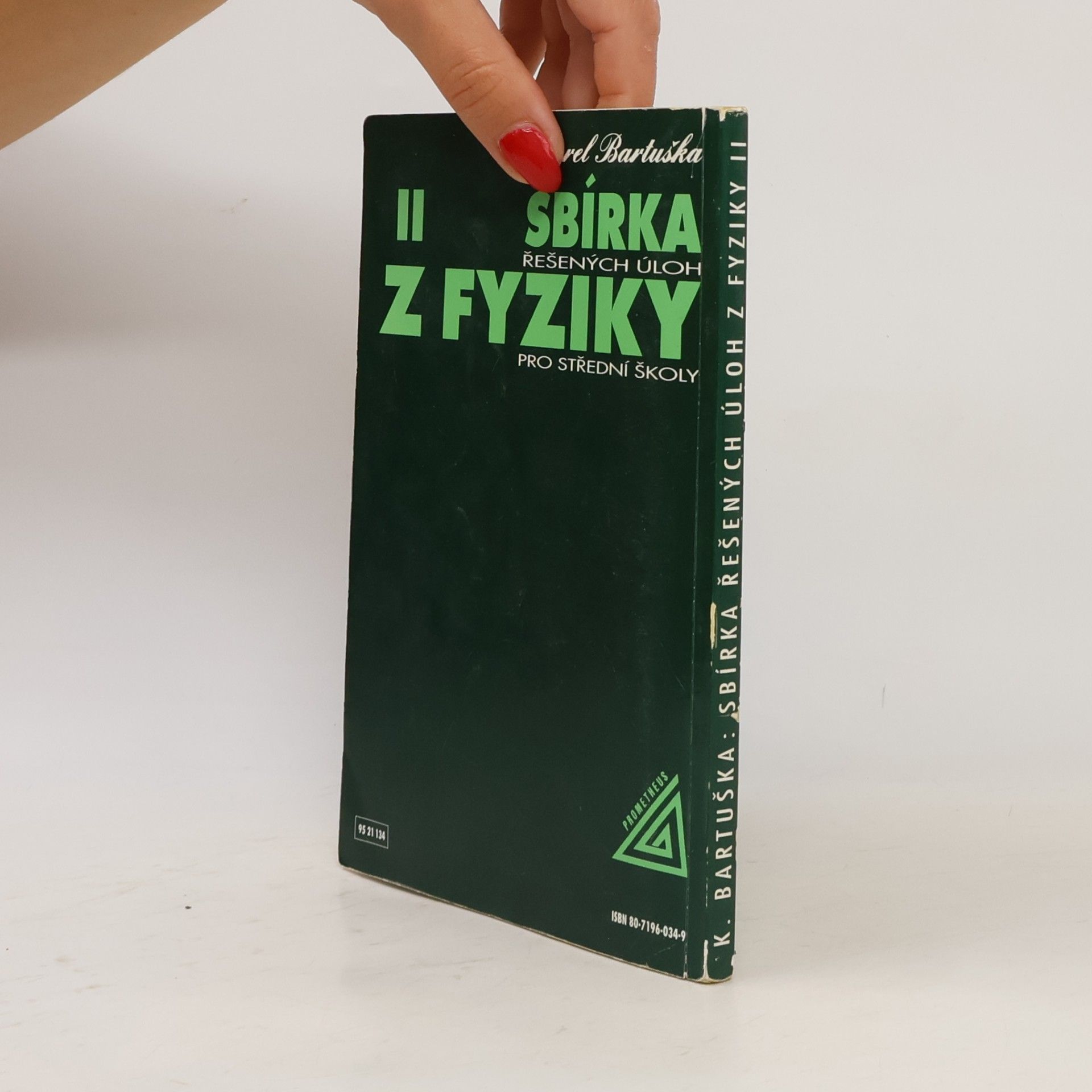 Karel Bartuška Sbírka řešených úloh z fyziky pro střední školy. II, Molekulová fyzika a termika Molekulová fyzika a termik