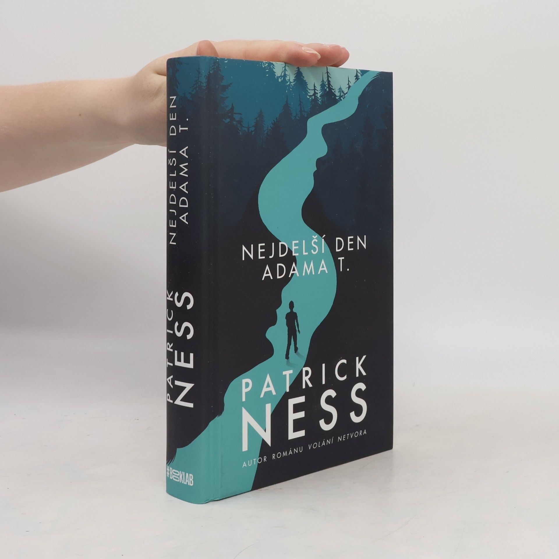 Patrick Ness Nejdelší den Adama T.