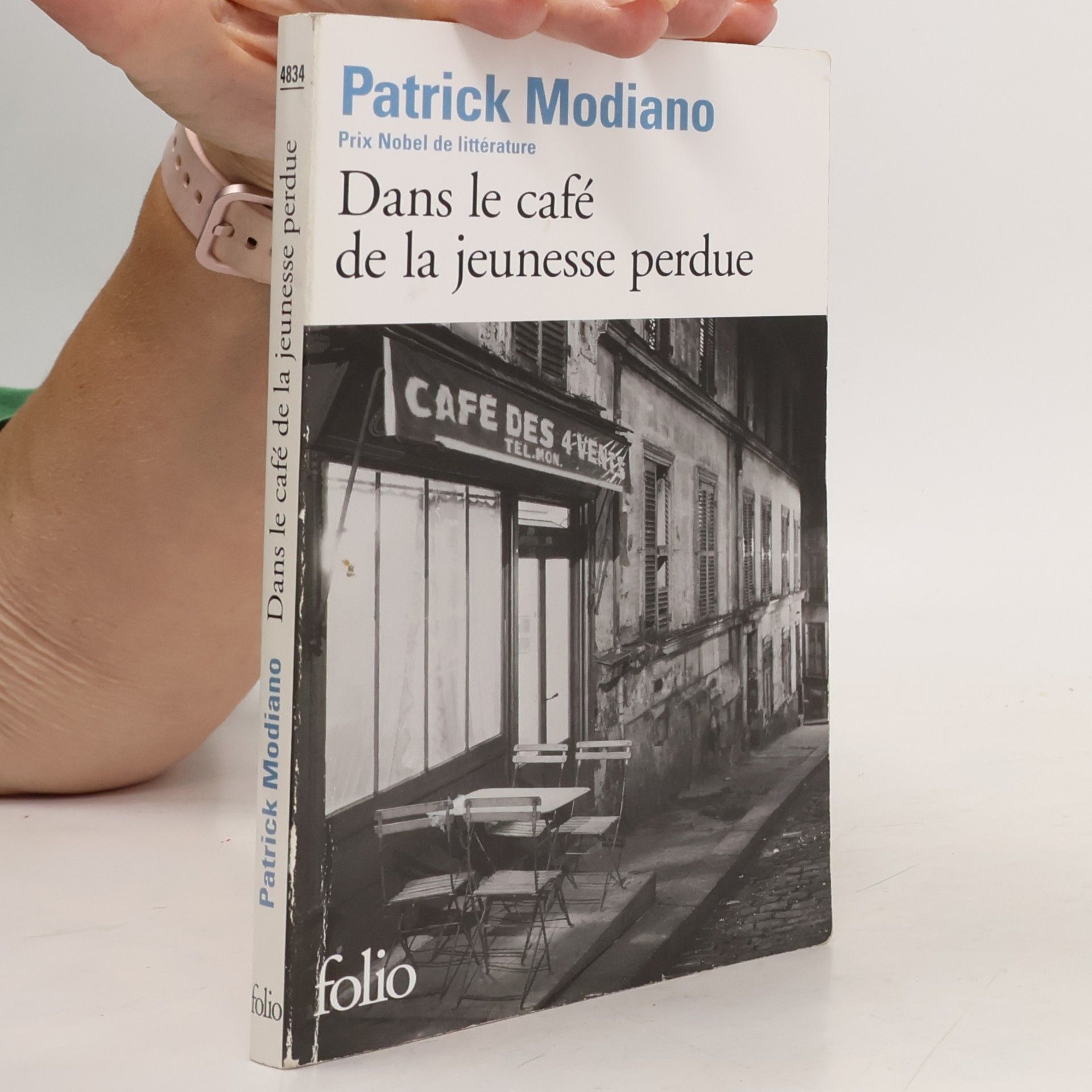 Patrick Modiano Dans le café de la jeunesse perdue
