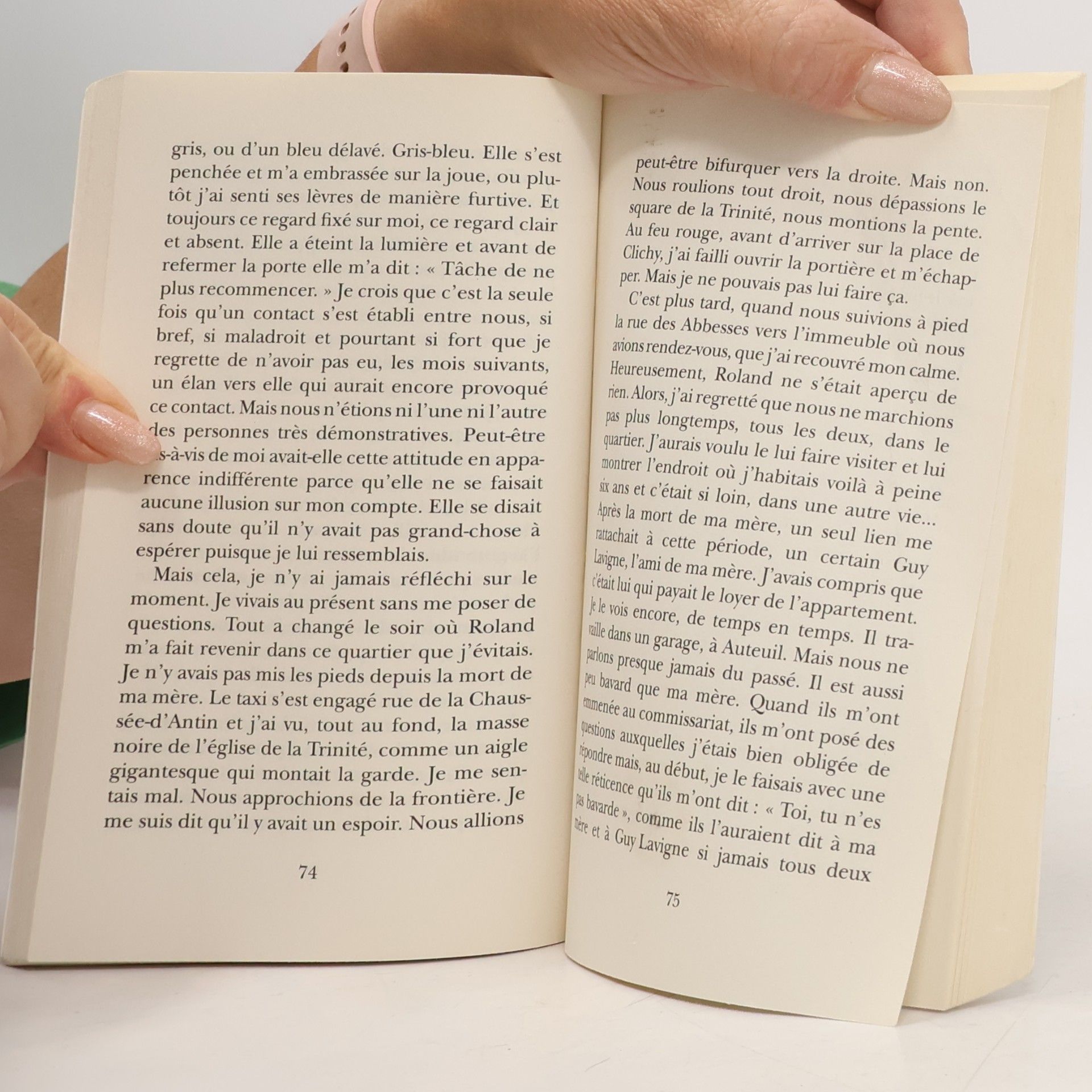 Patrick Modiano Dans le café de la jeunesse perdue