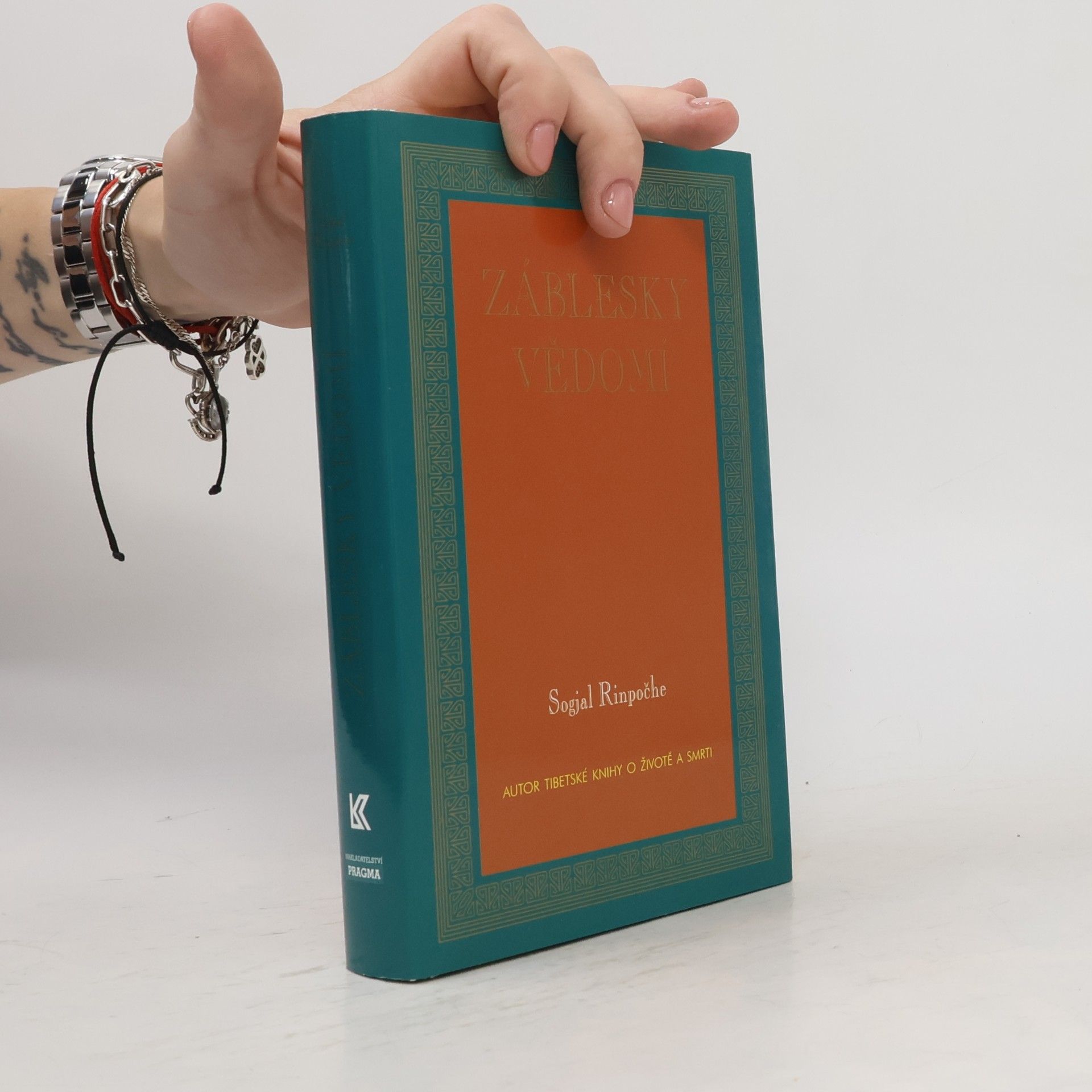 Sogyal Rinpoche Záblesky vědomí : rozjímání o žití a umírání pro každý den