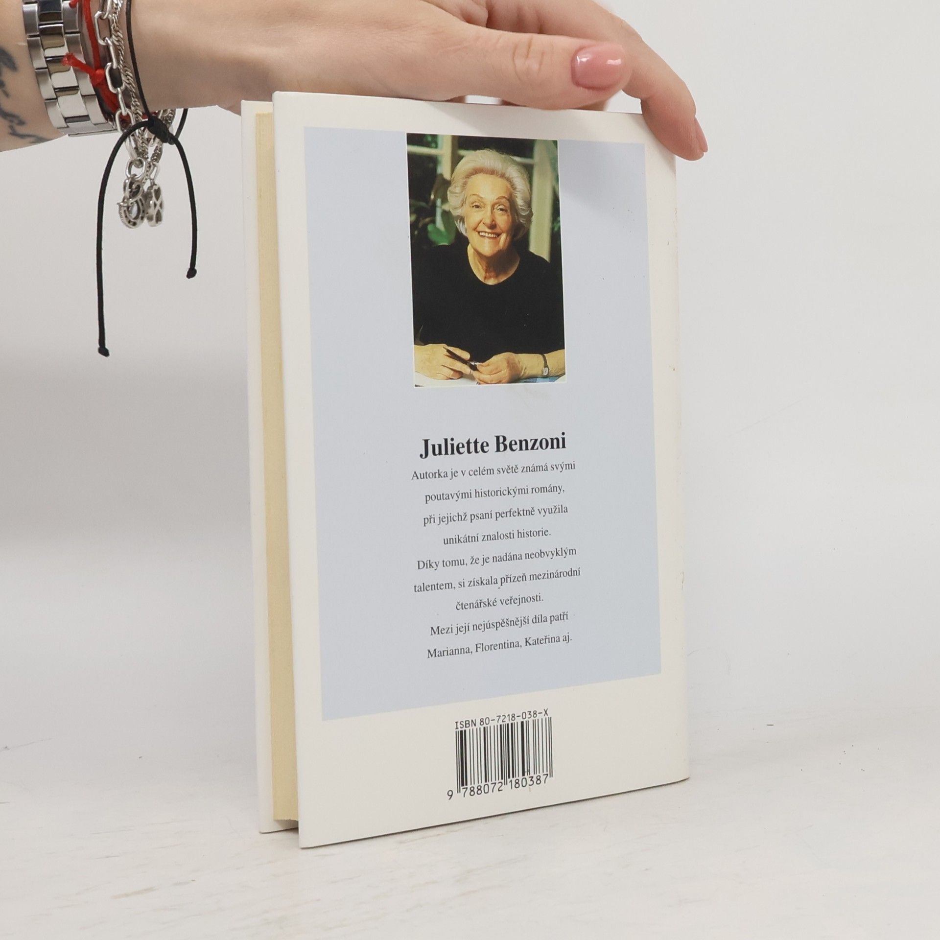 Juliette Benzoni Modrá hvězda