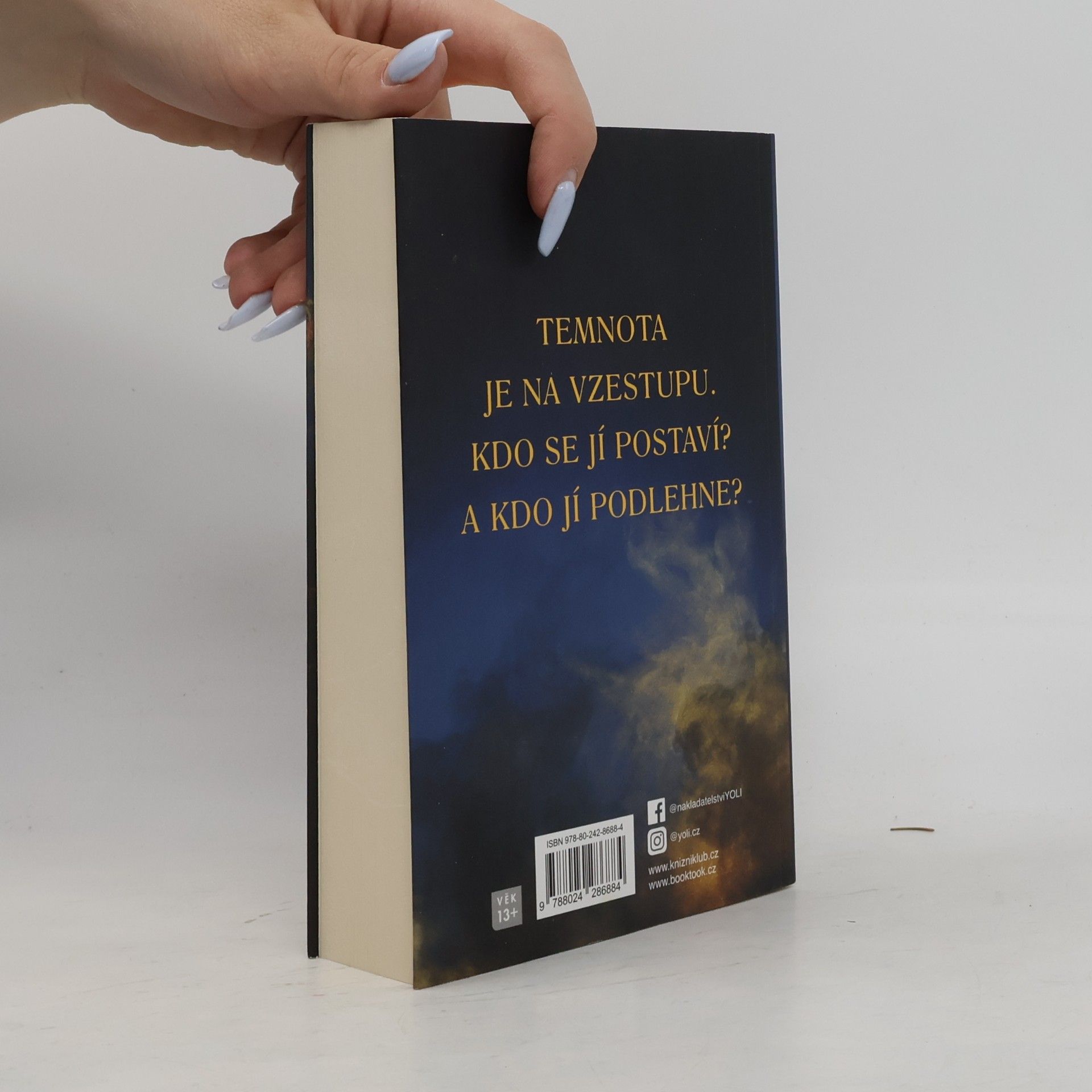 C. S. Pacat Úsvit temna