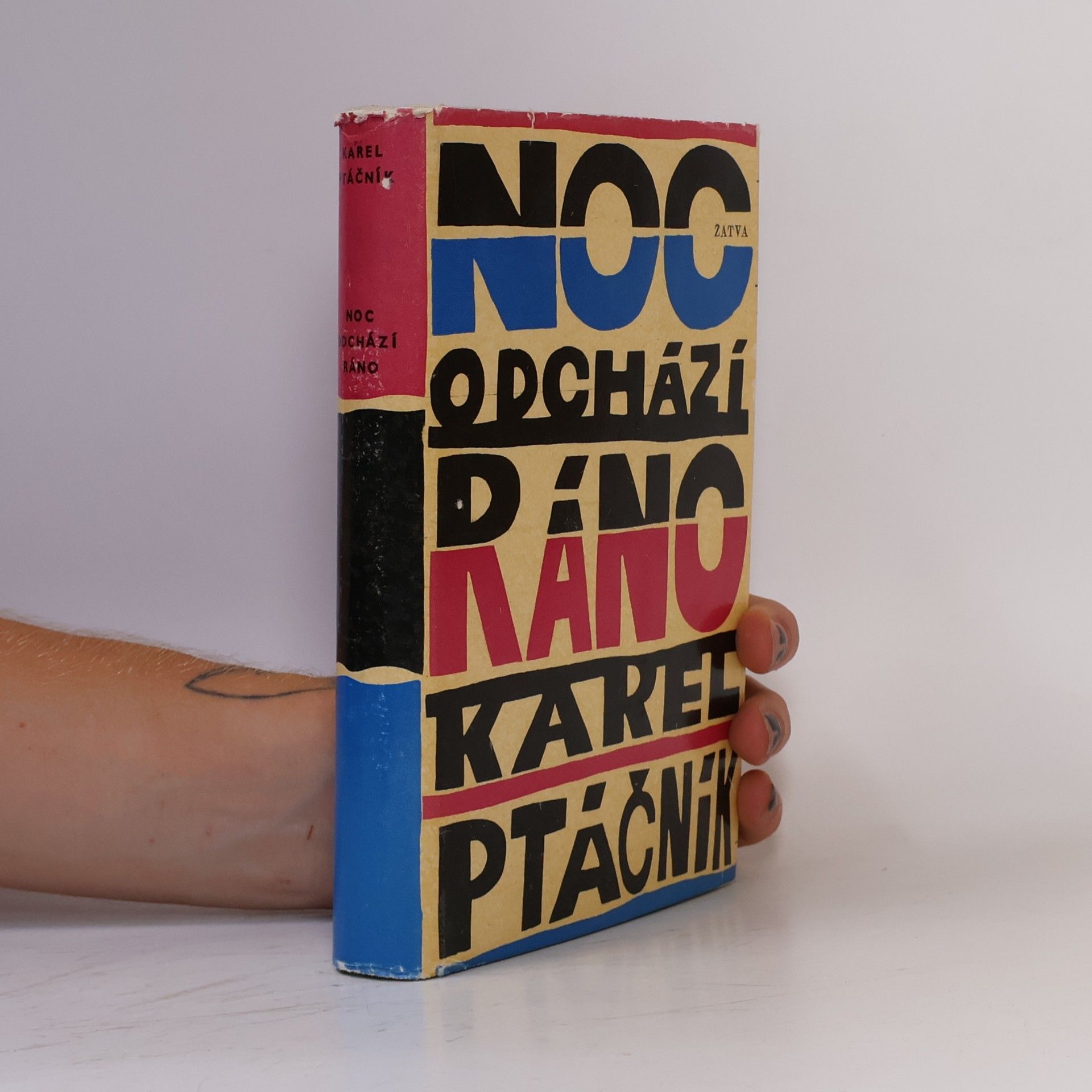 Noc odchází ráno
