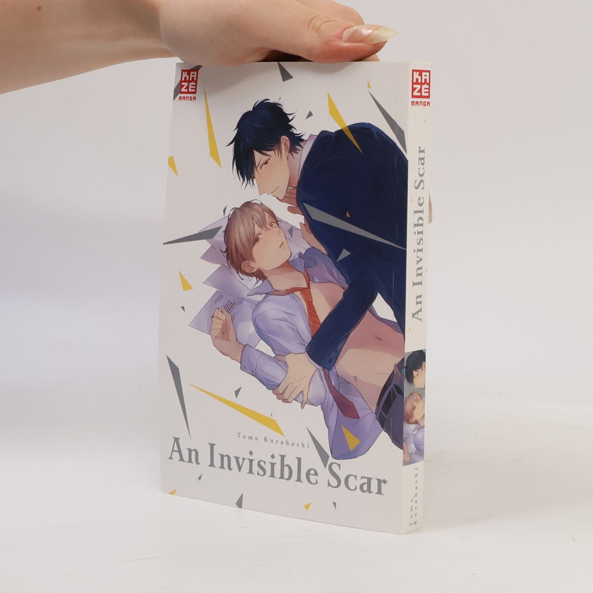 Tomo Kurahashi An invisible scar