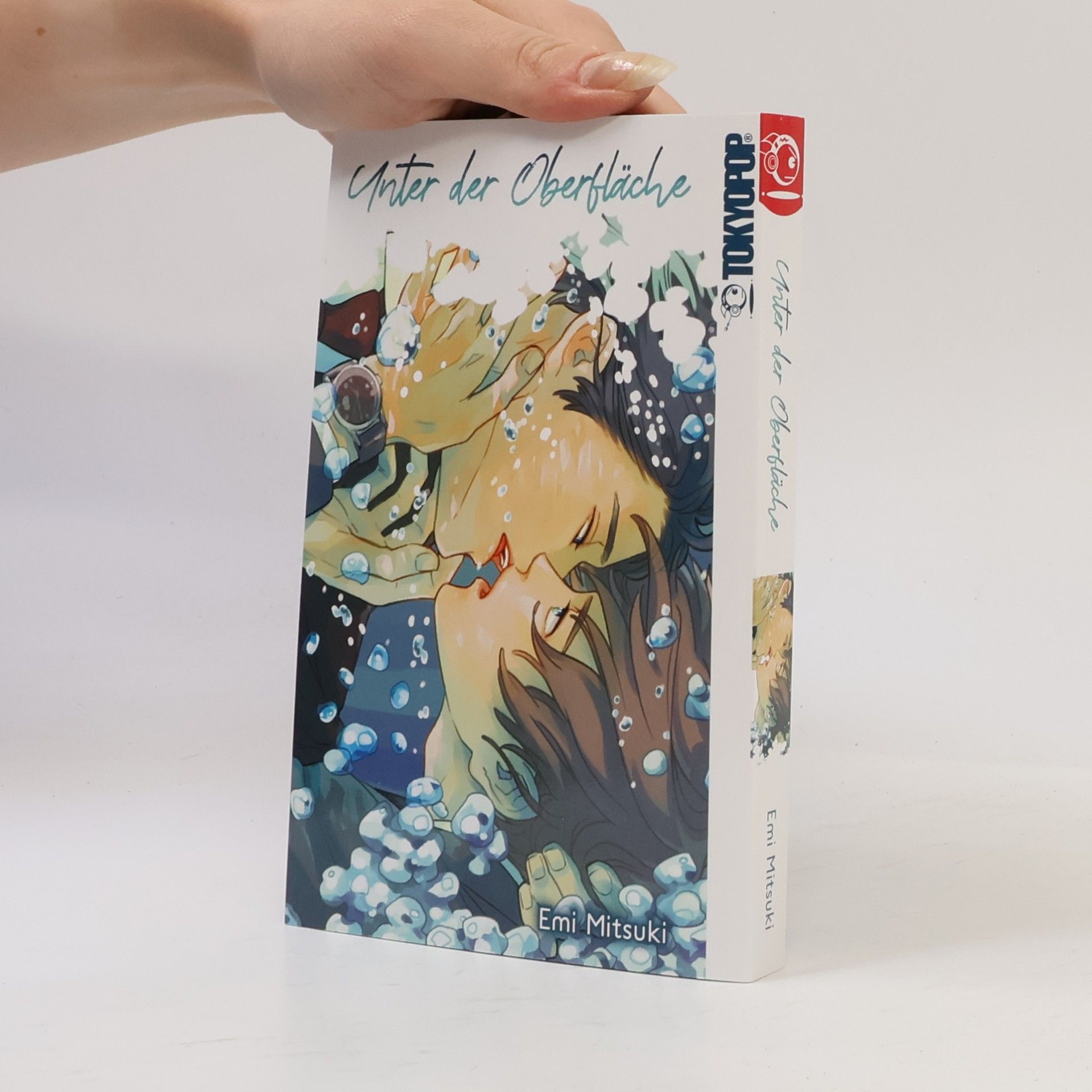 Emi Mitsuki Unter der Oberfläche