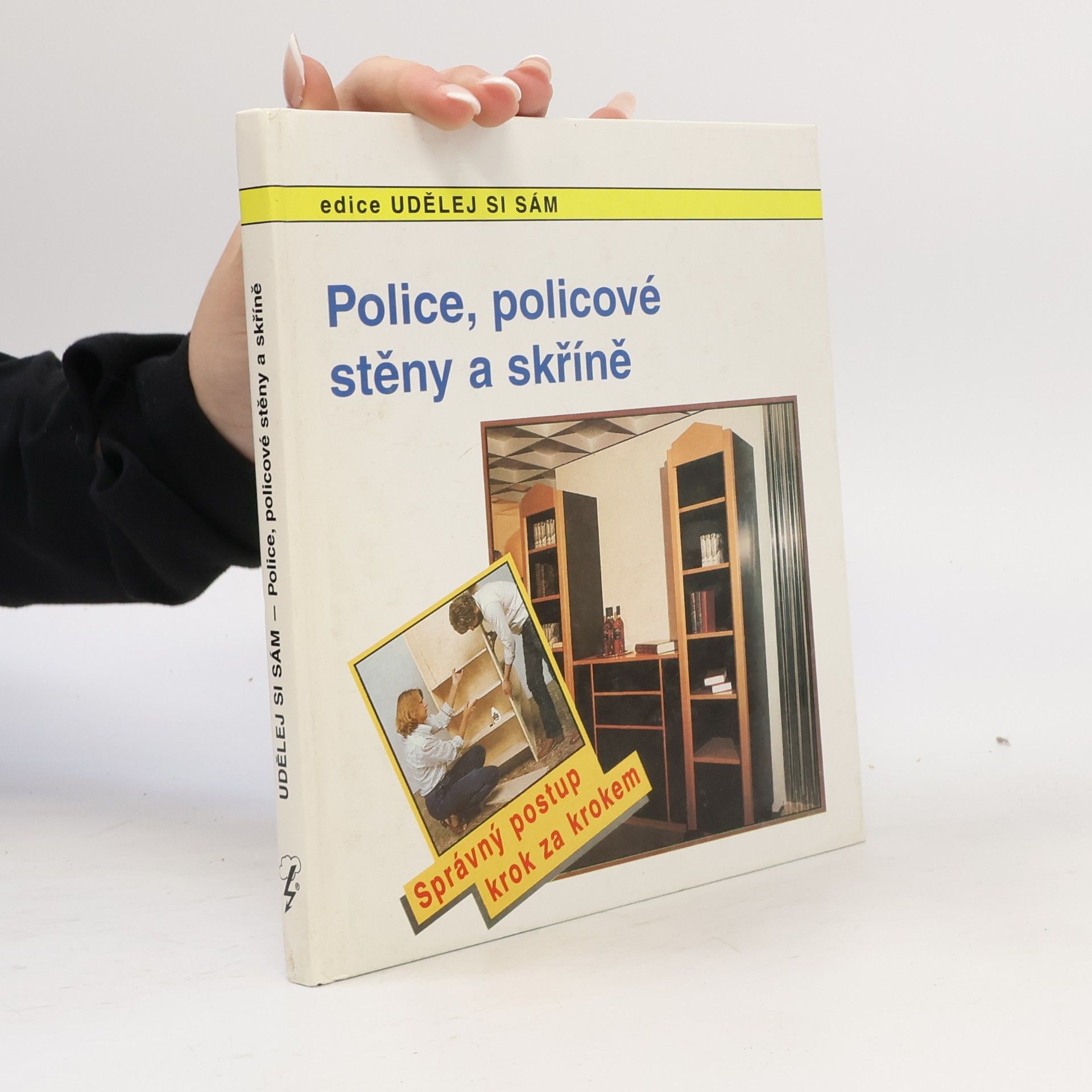 Niels Clausen Police, policové stěny a skříně