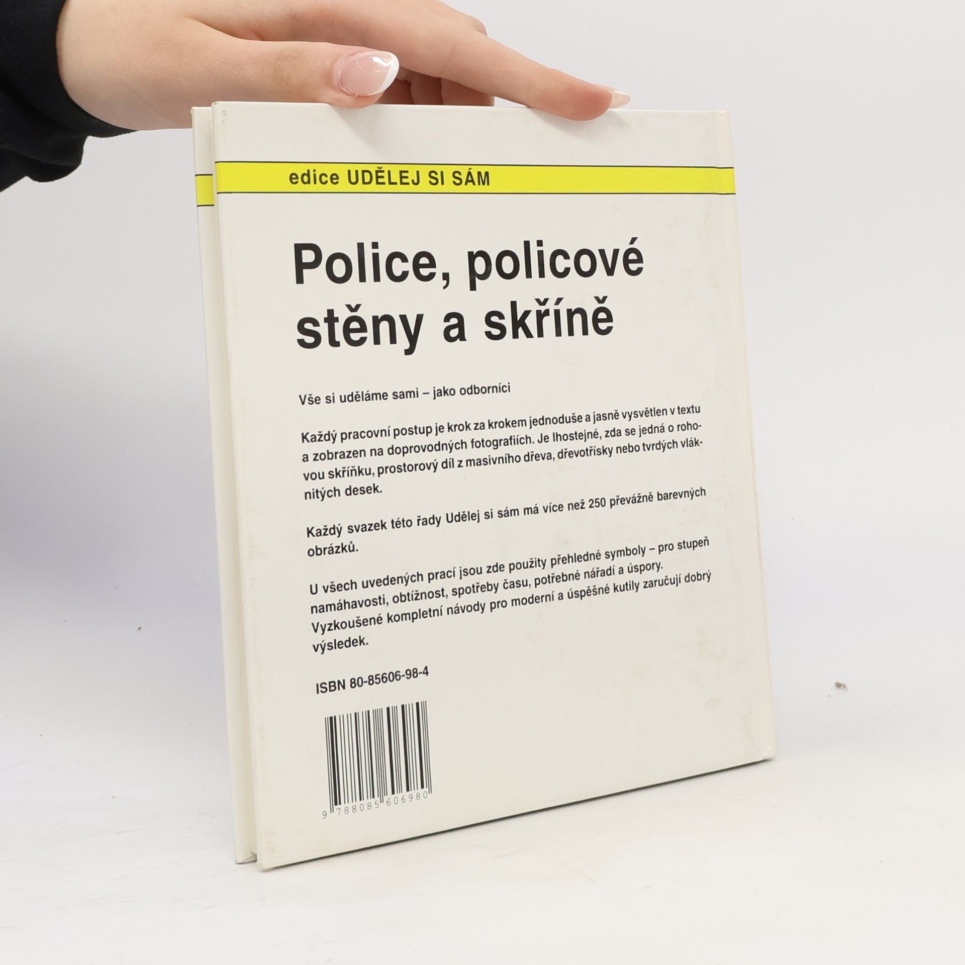 Niels Clausen Police, policové stěny a skříně