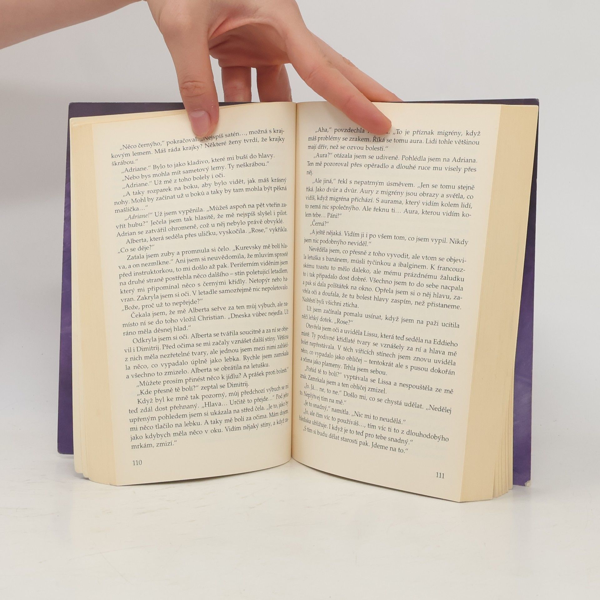 Richelle Mead Vampýrská akademie 3: Stínem políbená.