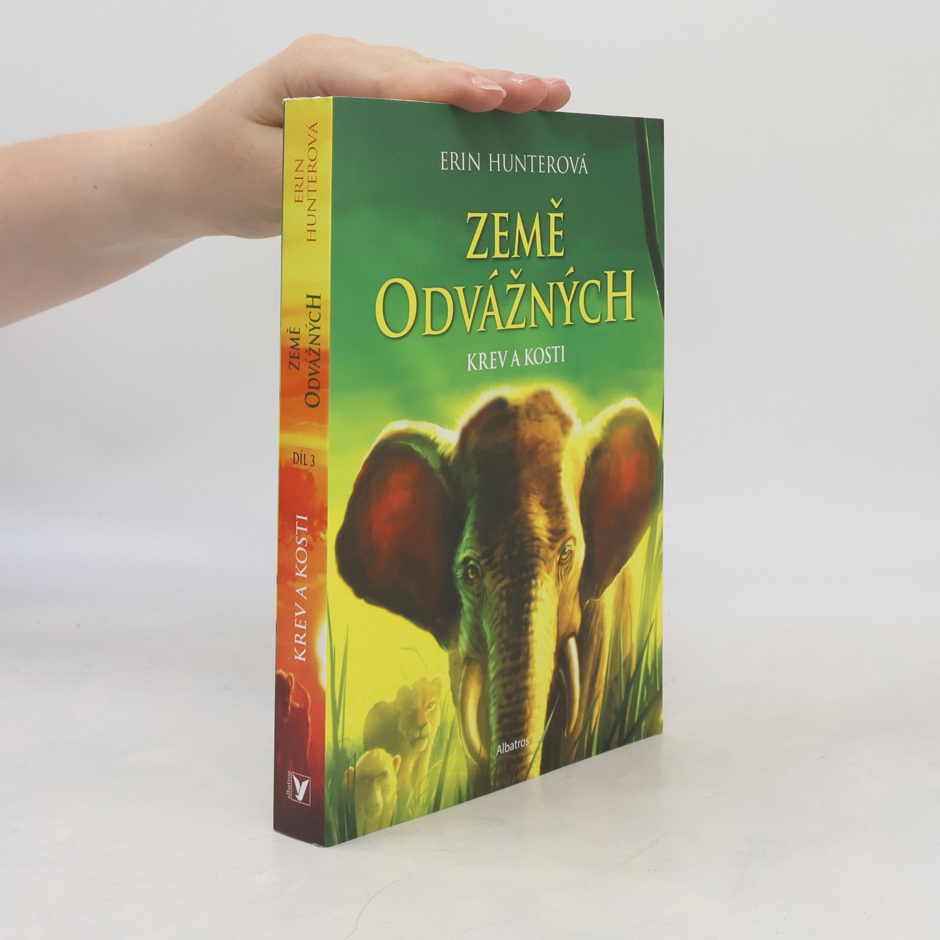 Erin Hunter Země odvážných. Krev a kosti