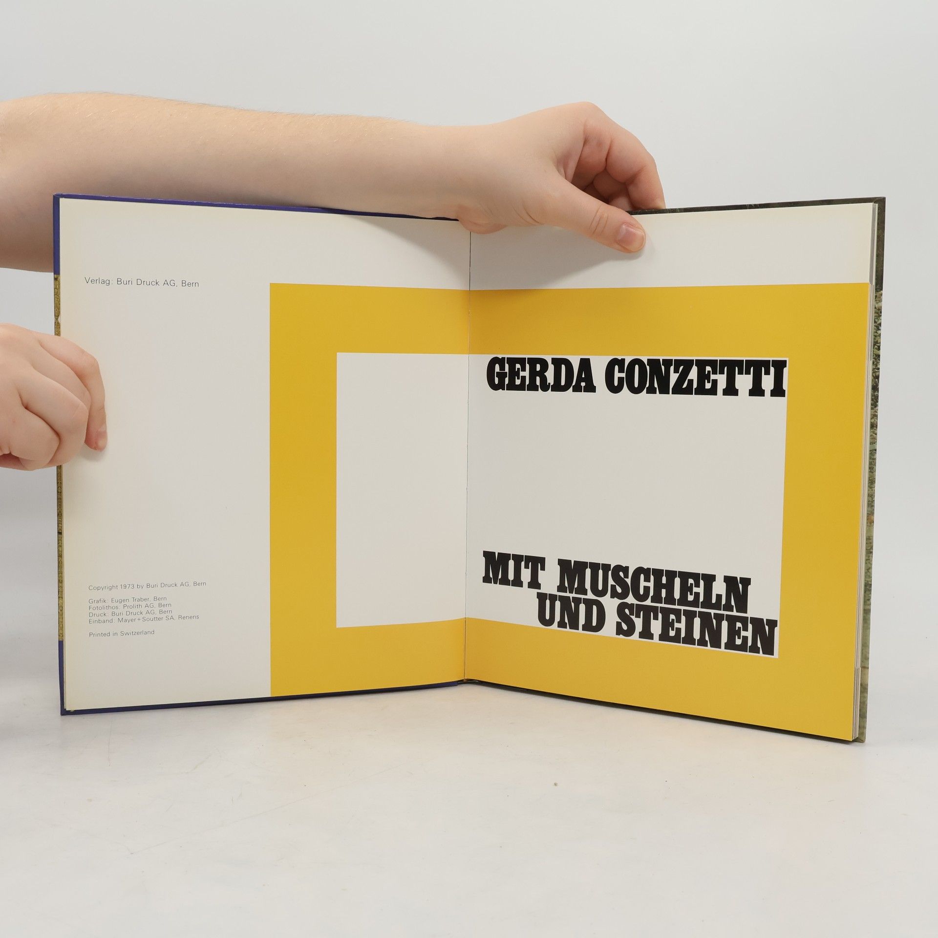 Gerda Conzetti Mit Muscheln und Steinen