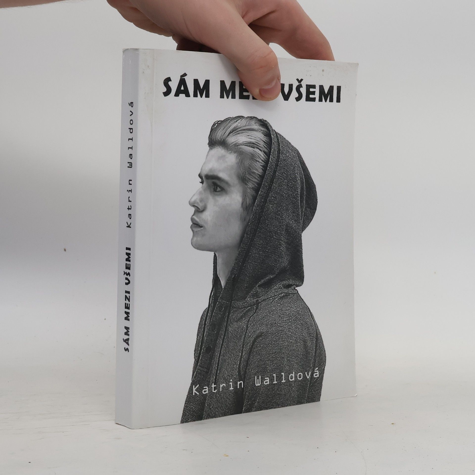 Katrin Walldová Sám mezi všemi