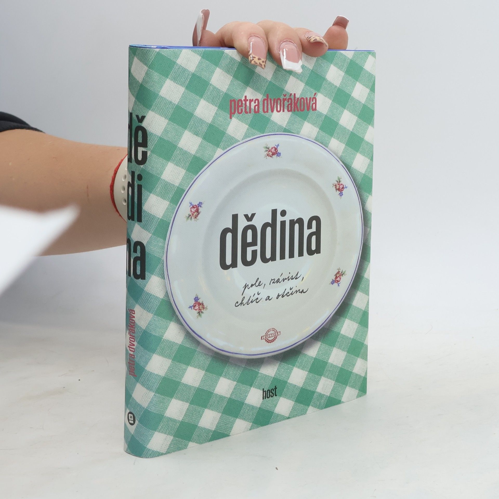 Petra Dvořáková Dědina: pole, závist, chtíč a otčina