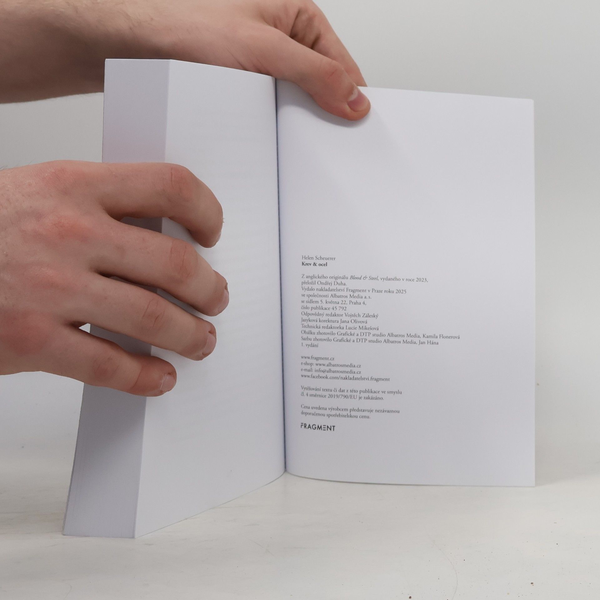 Helen Scheuerer Krev a ocel (recenzní výtisk)
