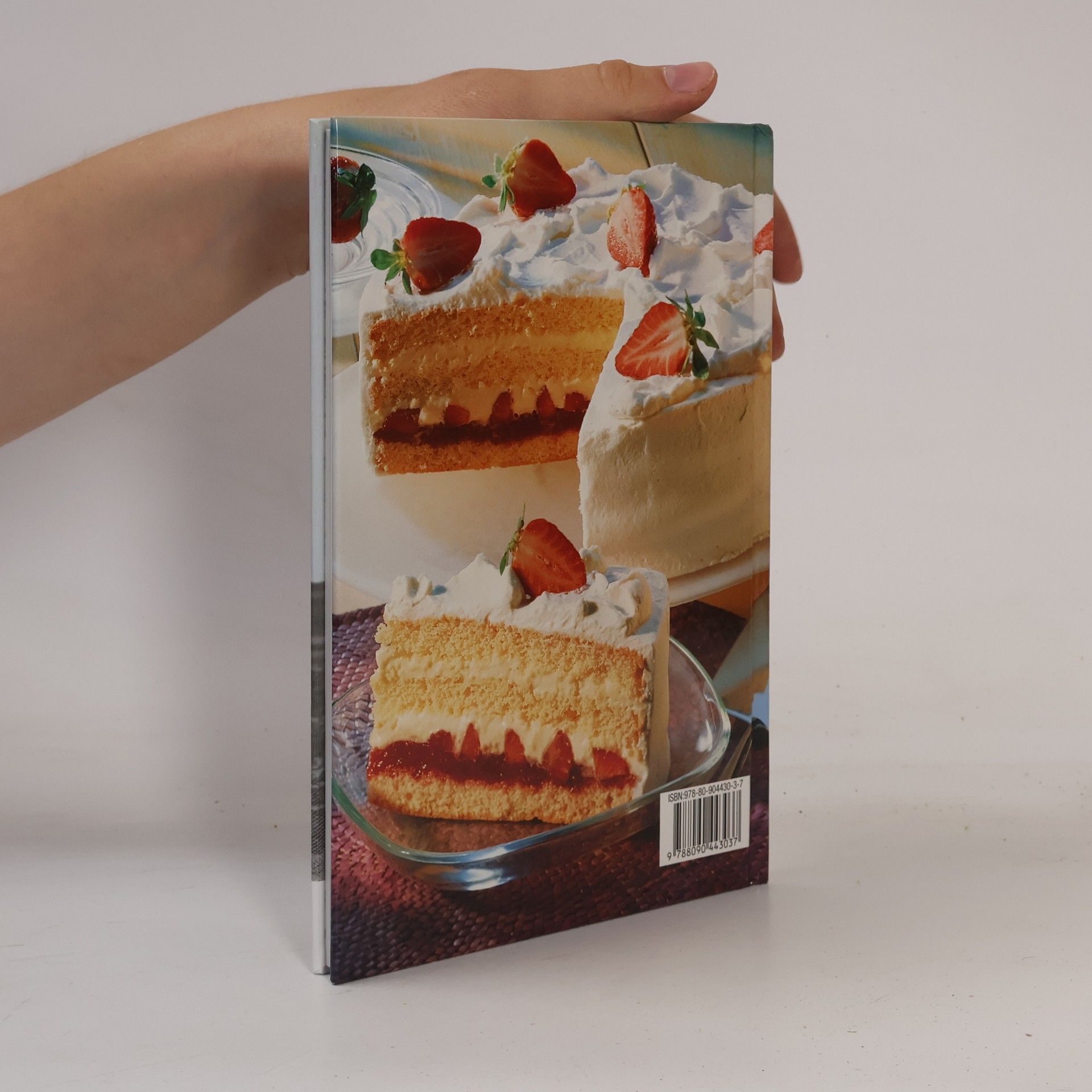 Anna Dvořák Slávnostné, nepečené a bleskové torty