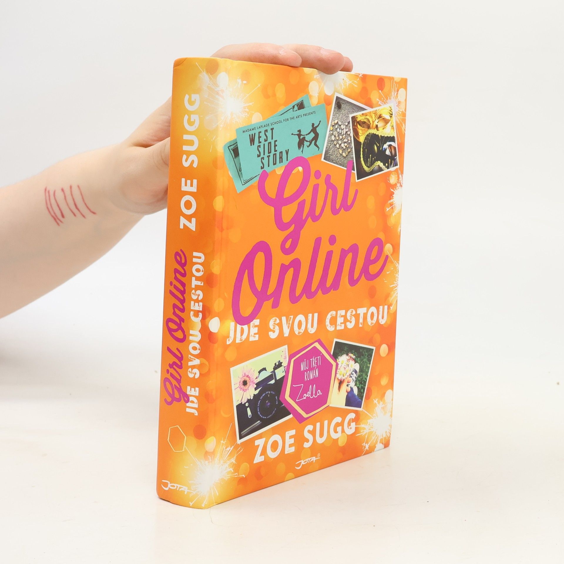 Zoe Sugg Girl Online jde svou cestou