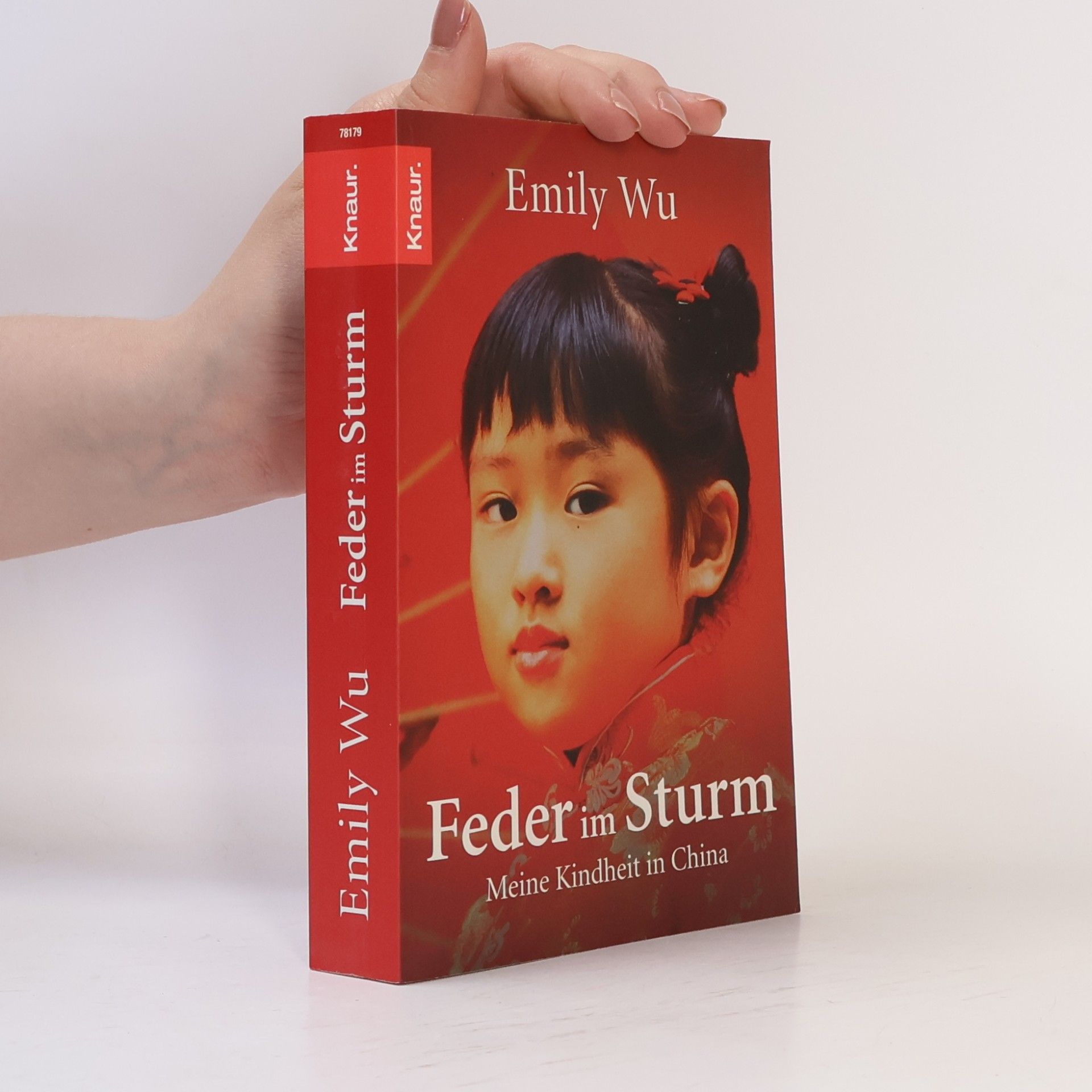 Emily Wu Feder im Sturm