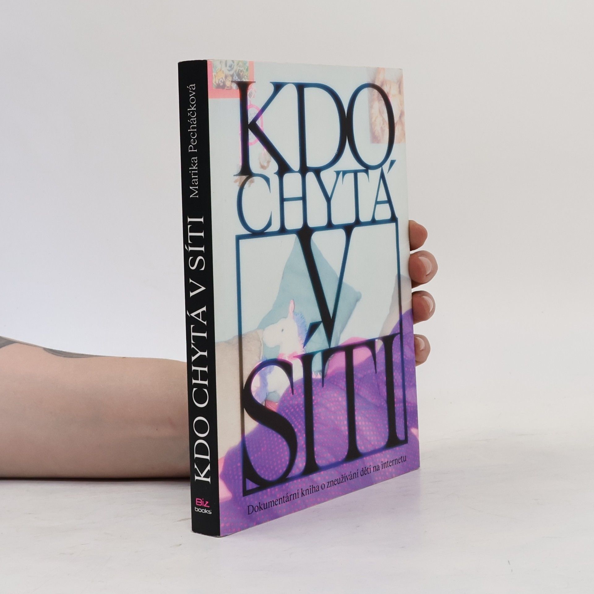 Marika Pecháčková Kdo chytá v síti