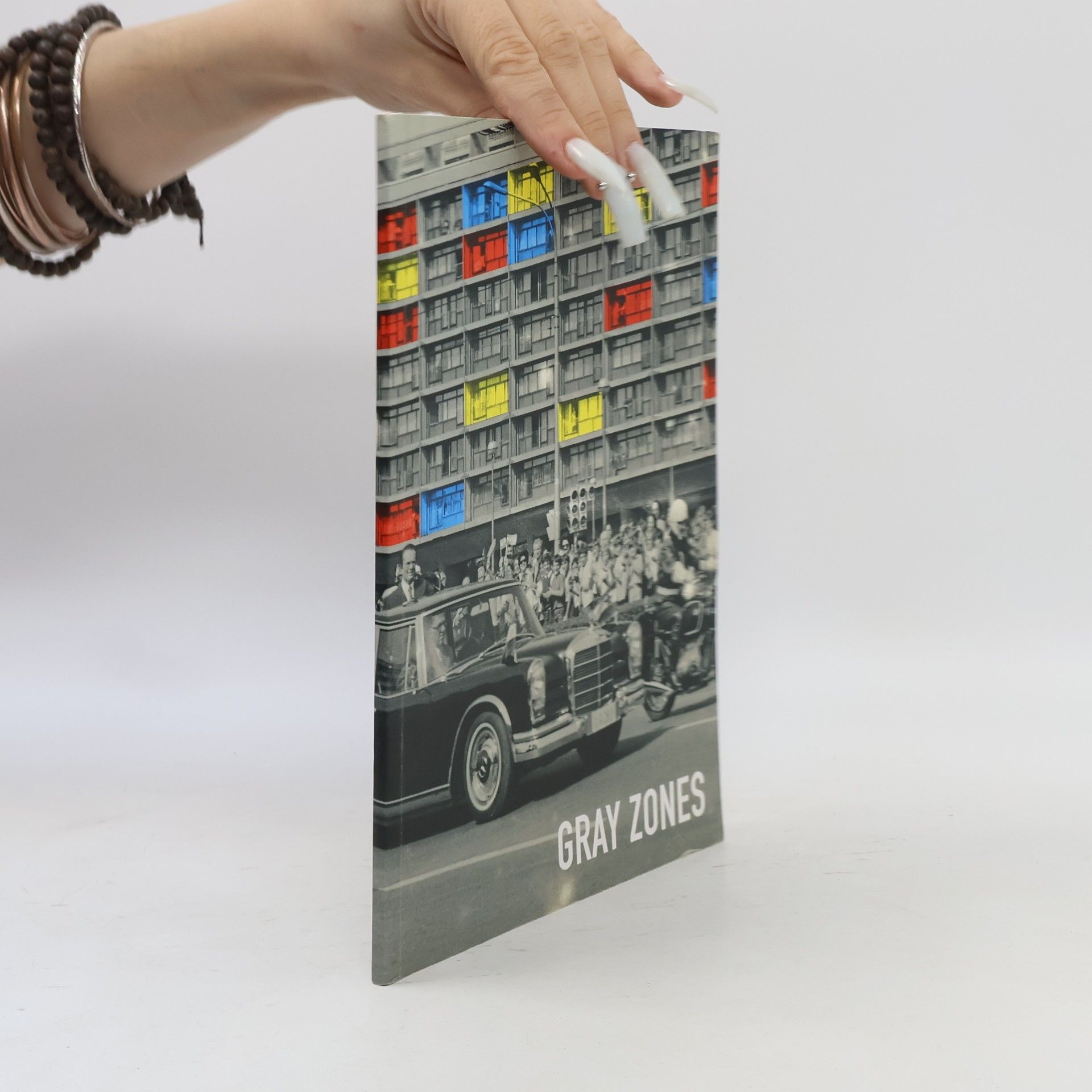 GRAY ZONES / ŠEDÉ ZÓNY