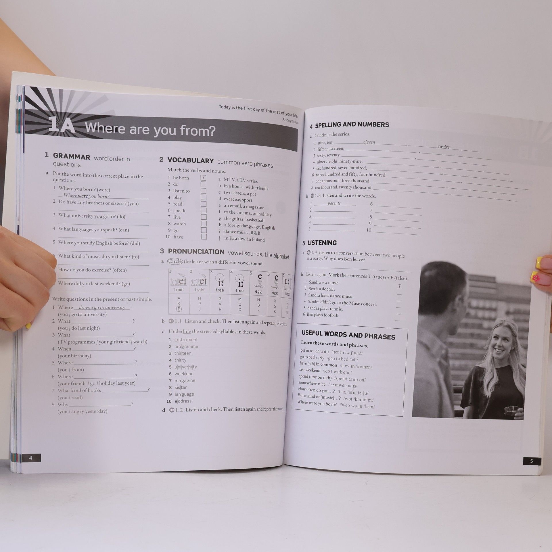 Clive Oxenden English file. Pre-intermediate multipack A : student's book A, workbook A