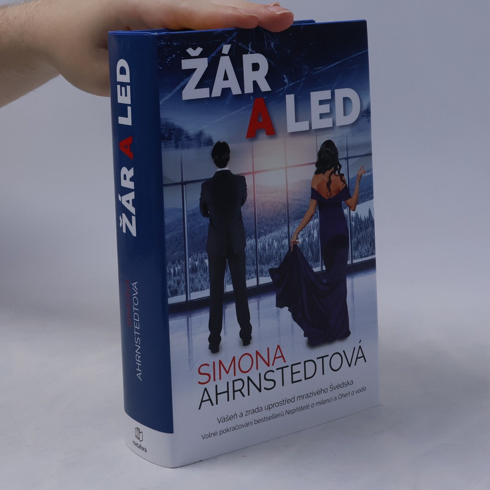 Simona Ahrnstedt Žár a led