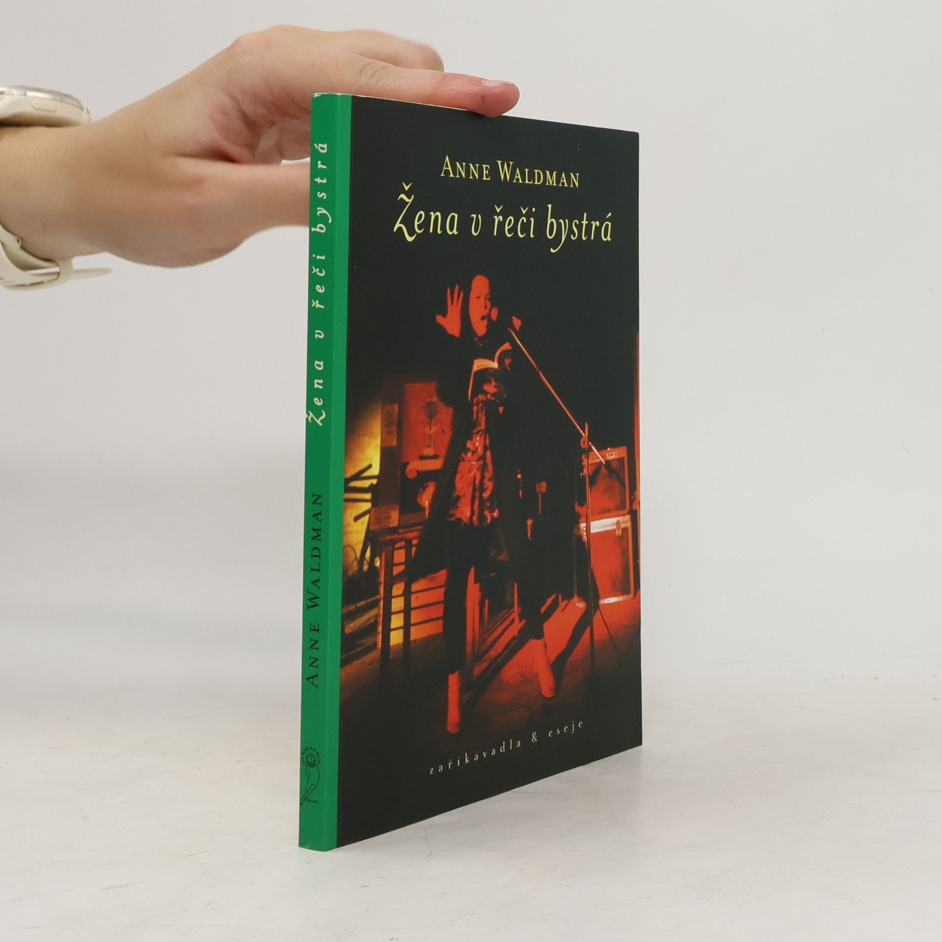 Anne Waldman Žena v řeči bystrá : zaříkávadla & eseje