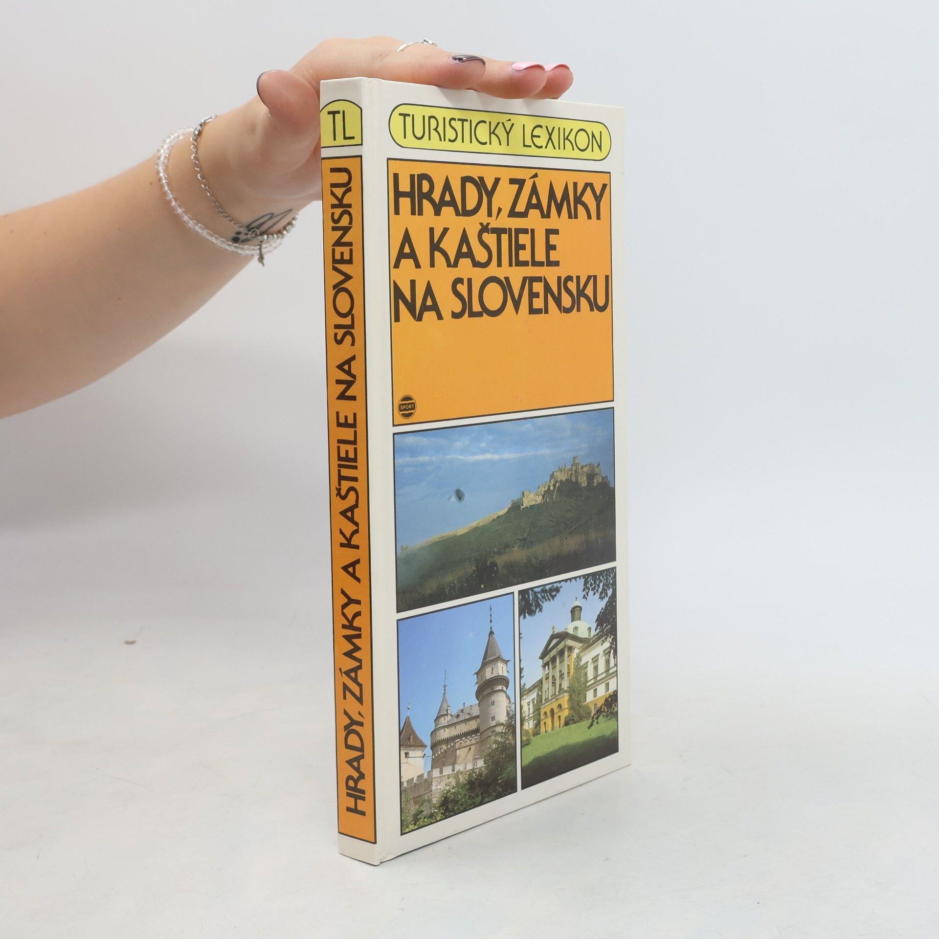 Blanka Puškárová Hrady, zámky a kaštiele na Slovensku