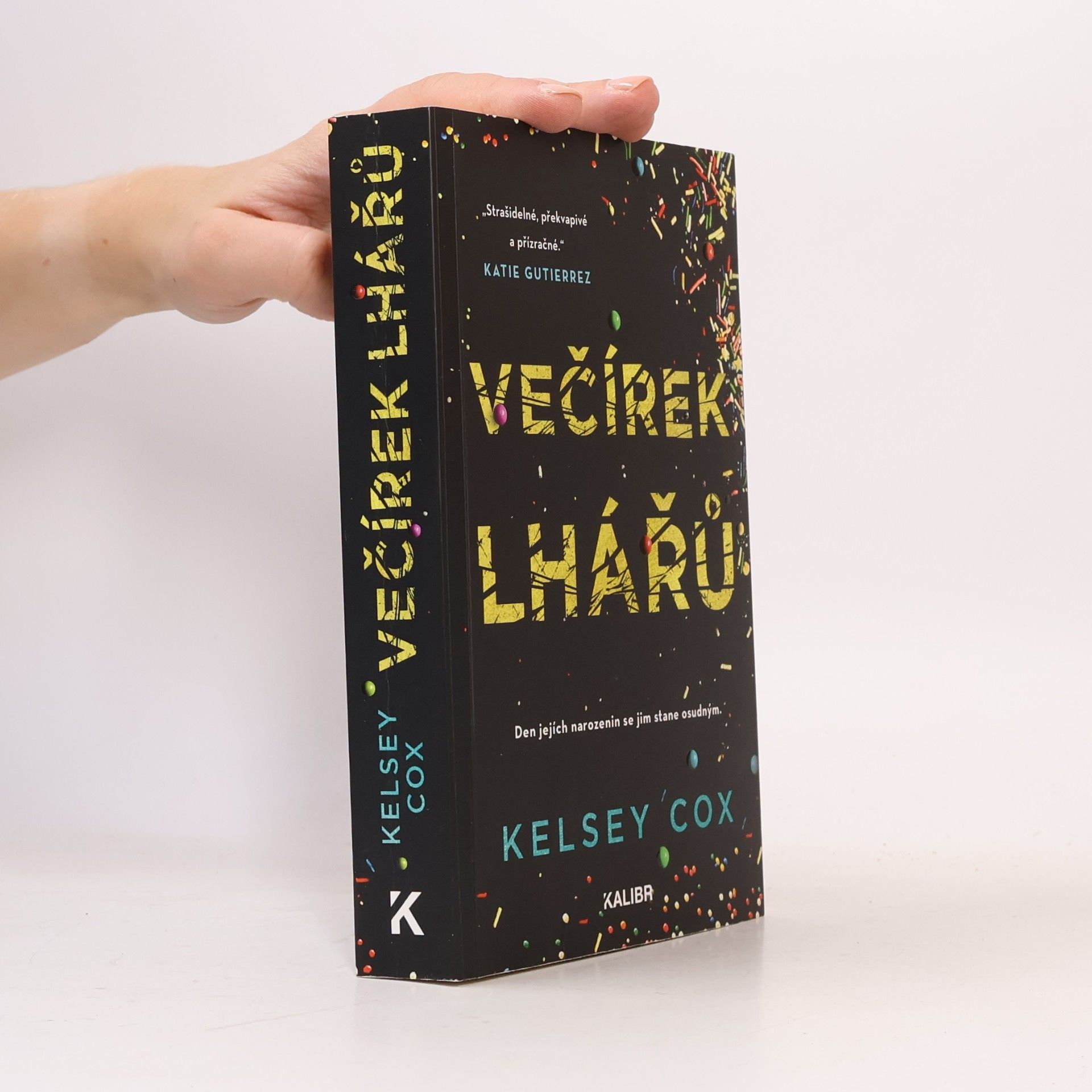 Kelsey Cox Večírek lhářů