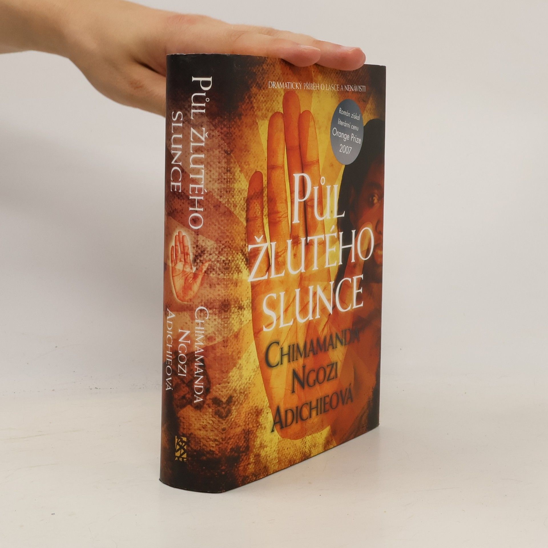 Chimamanda Ngozi Adichie Půl žlutého slunce