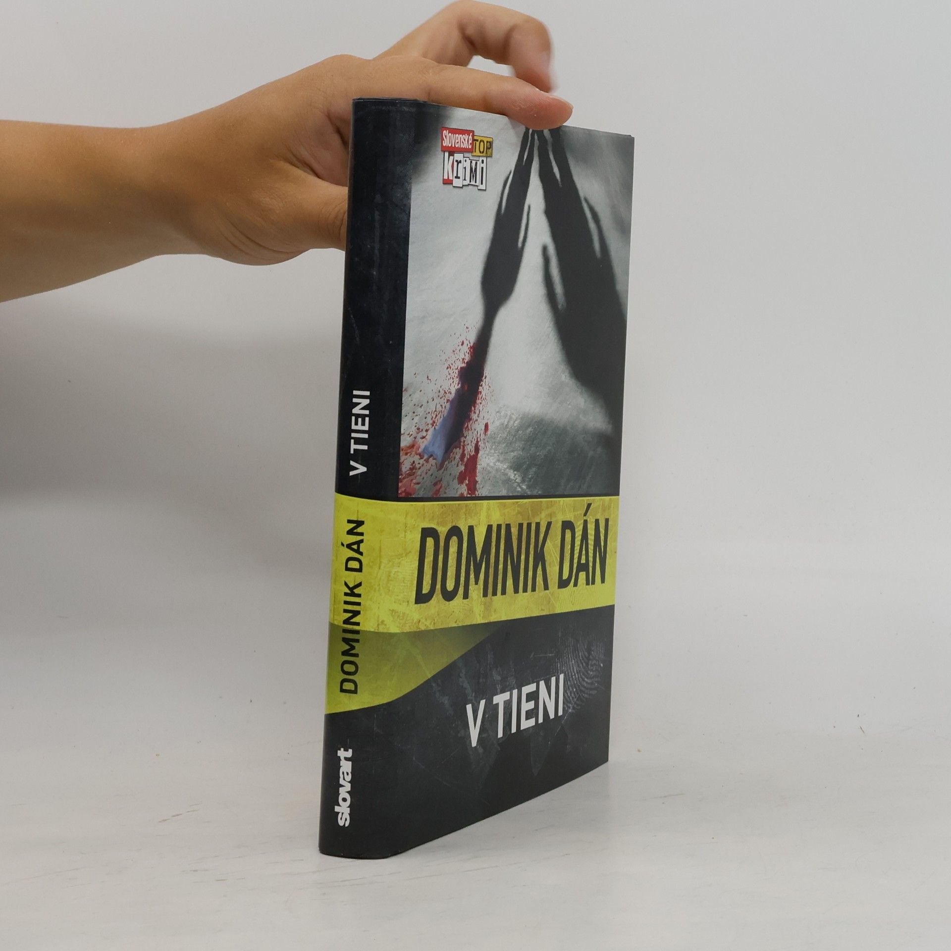 V tieni