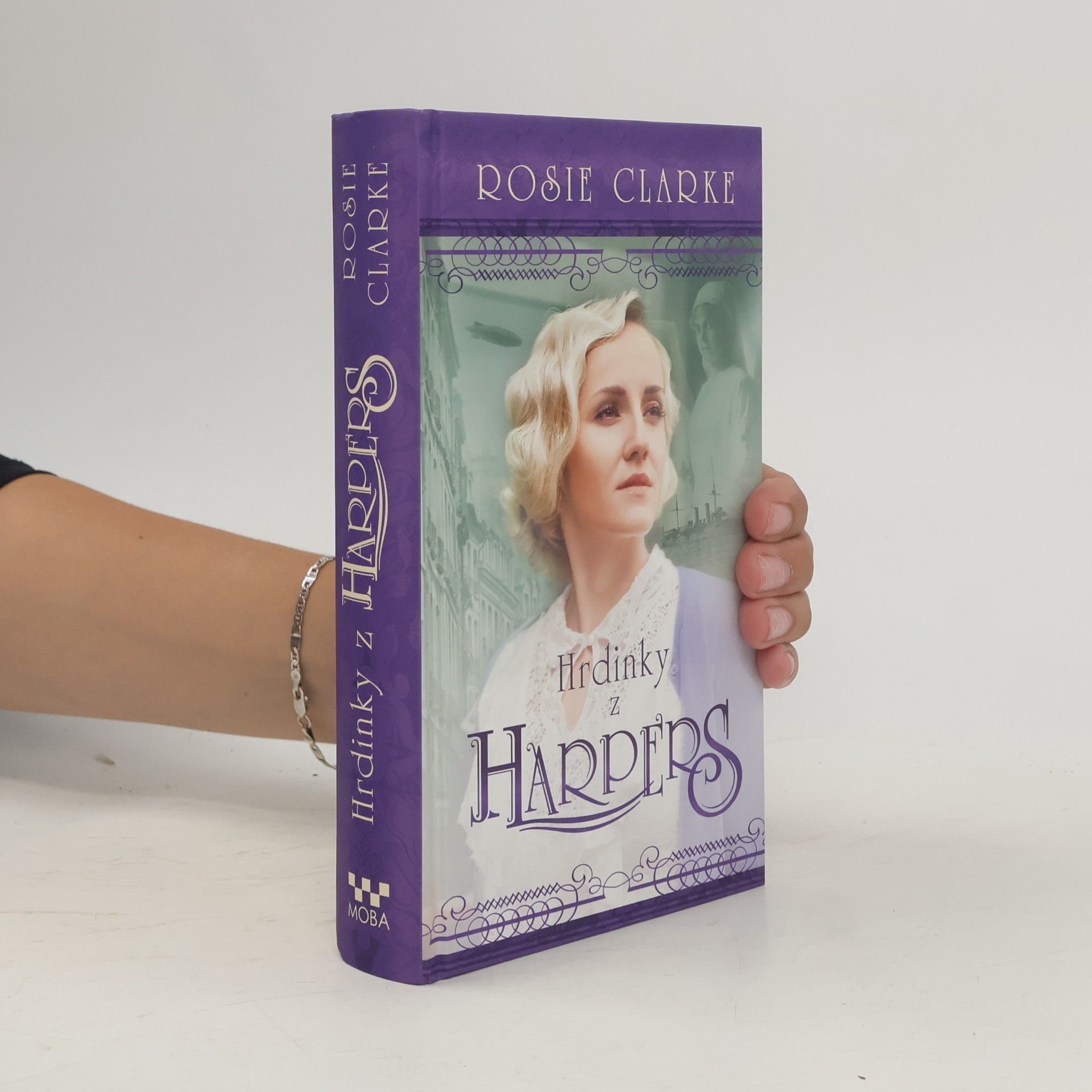 Rosie Clarke Hrdinky z Harpers
